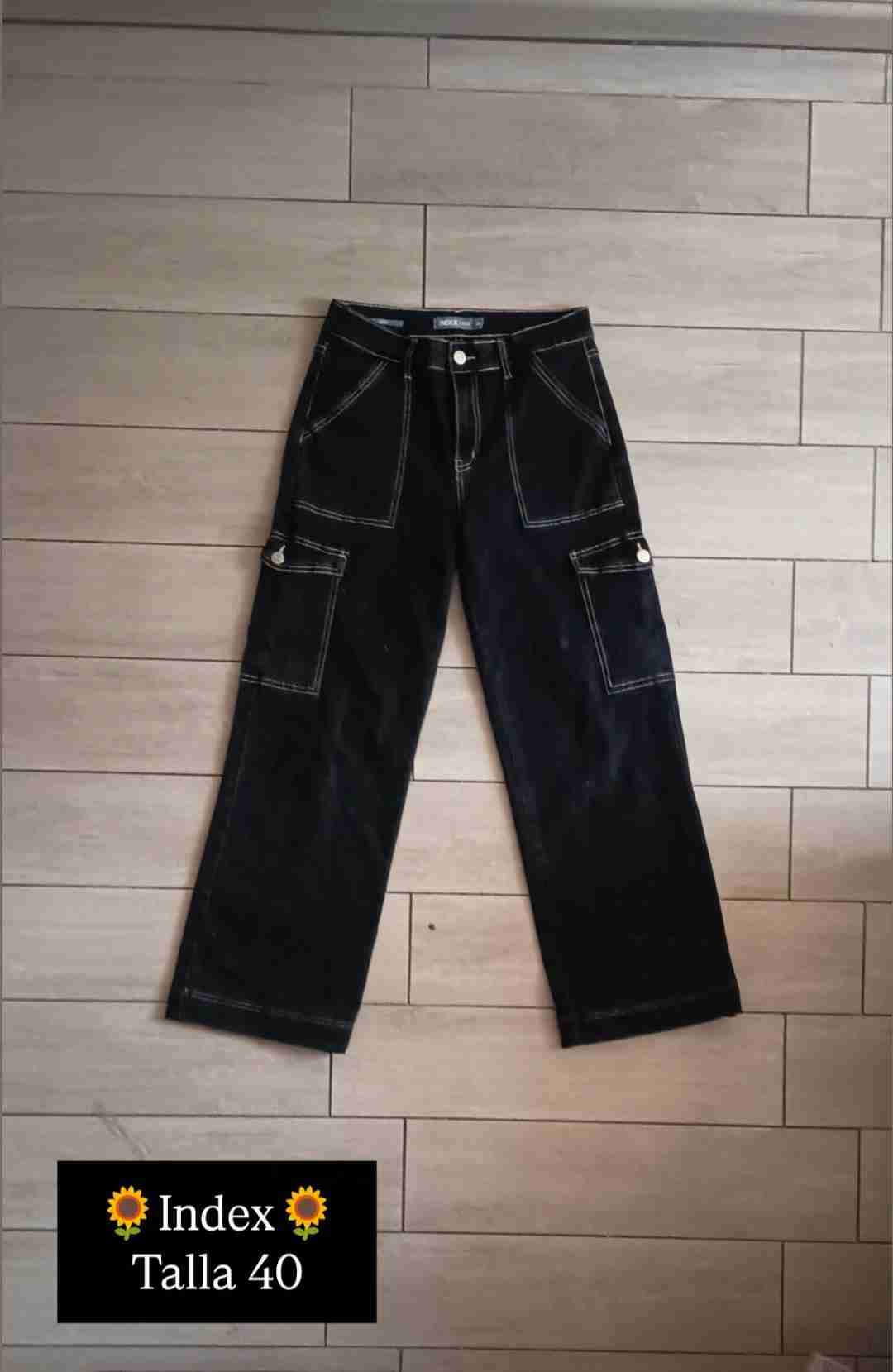 Pantalones cargo negros Index