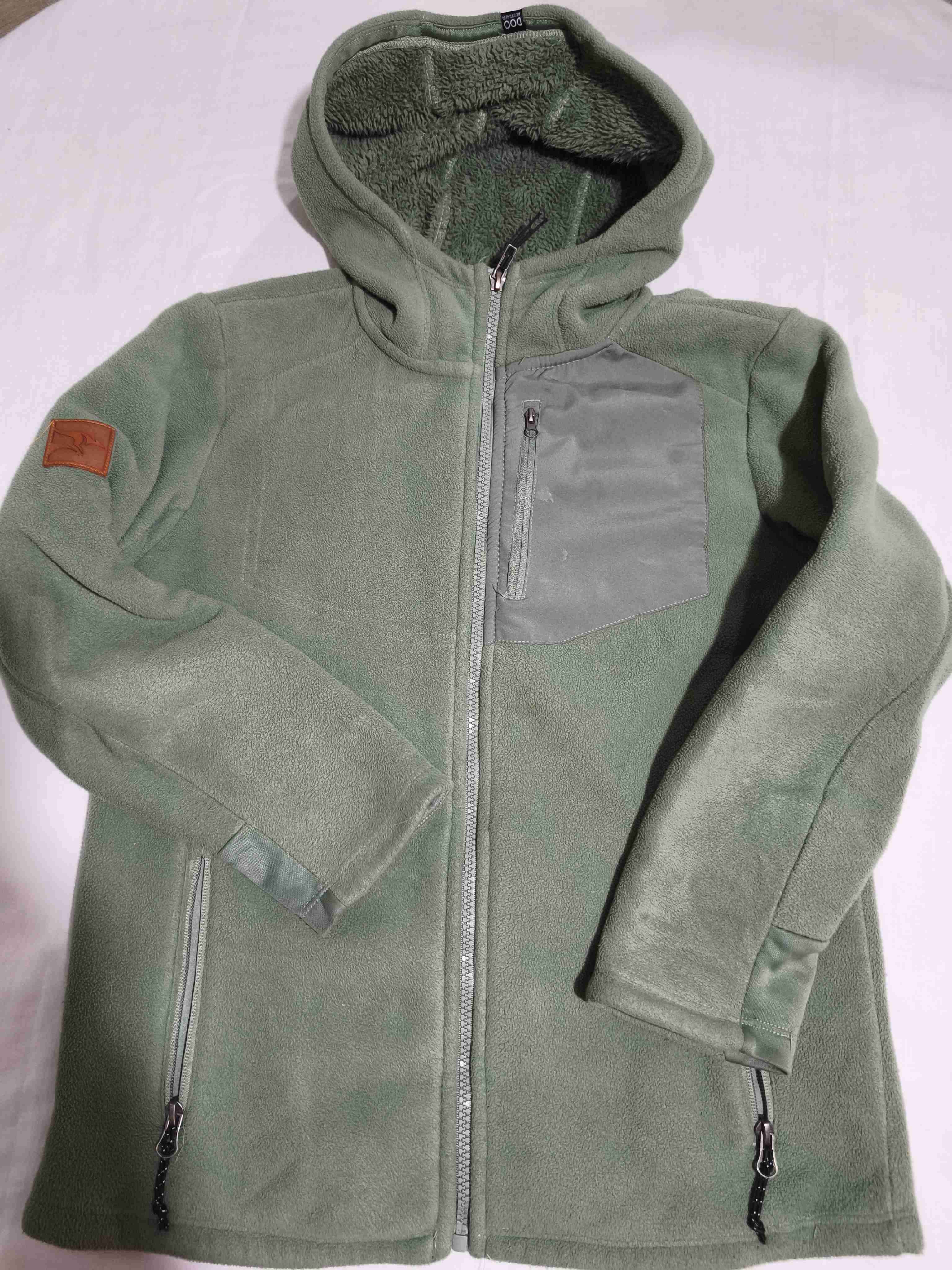 Chaqueta polar verde con capucha