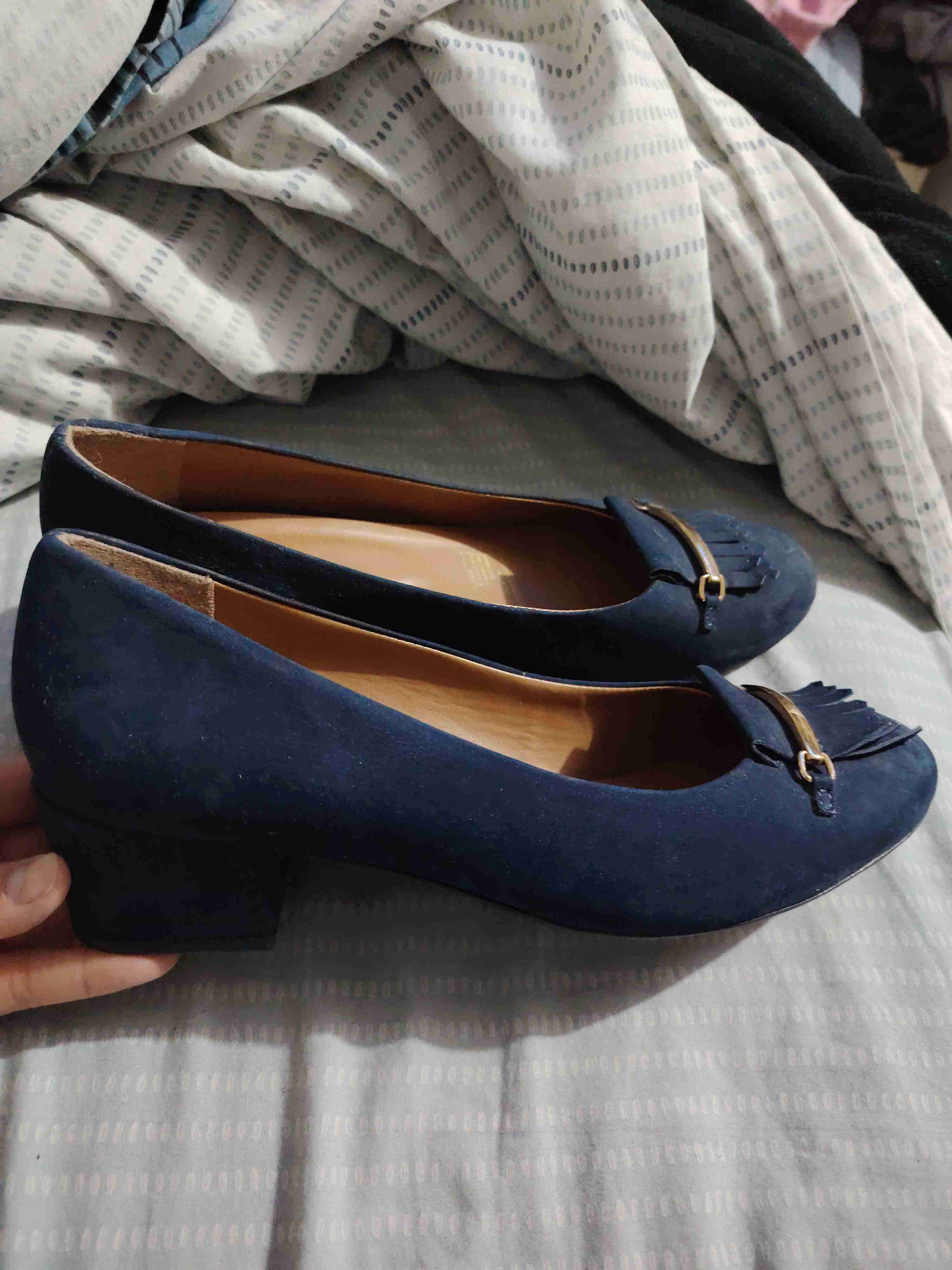 Zapatos planos azul con detalle dorado - miniatura 2