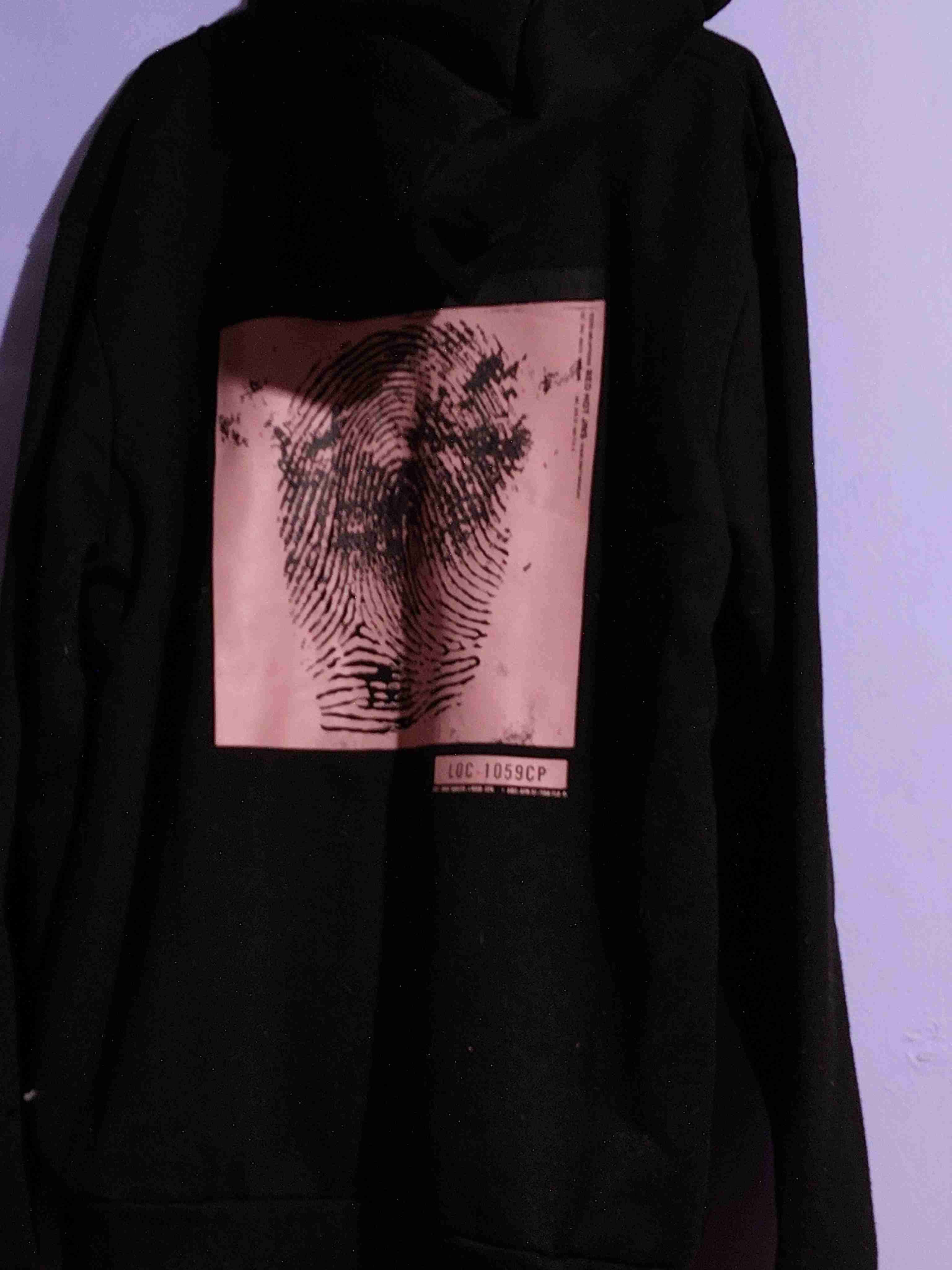 Polerón negro con capucha - miniatura 2