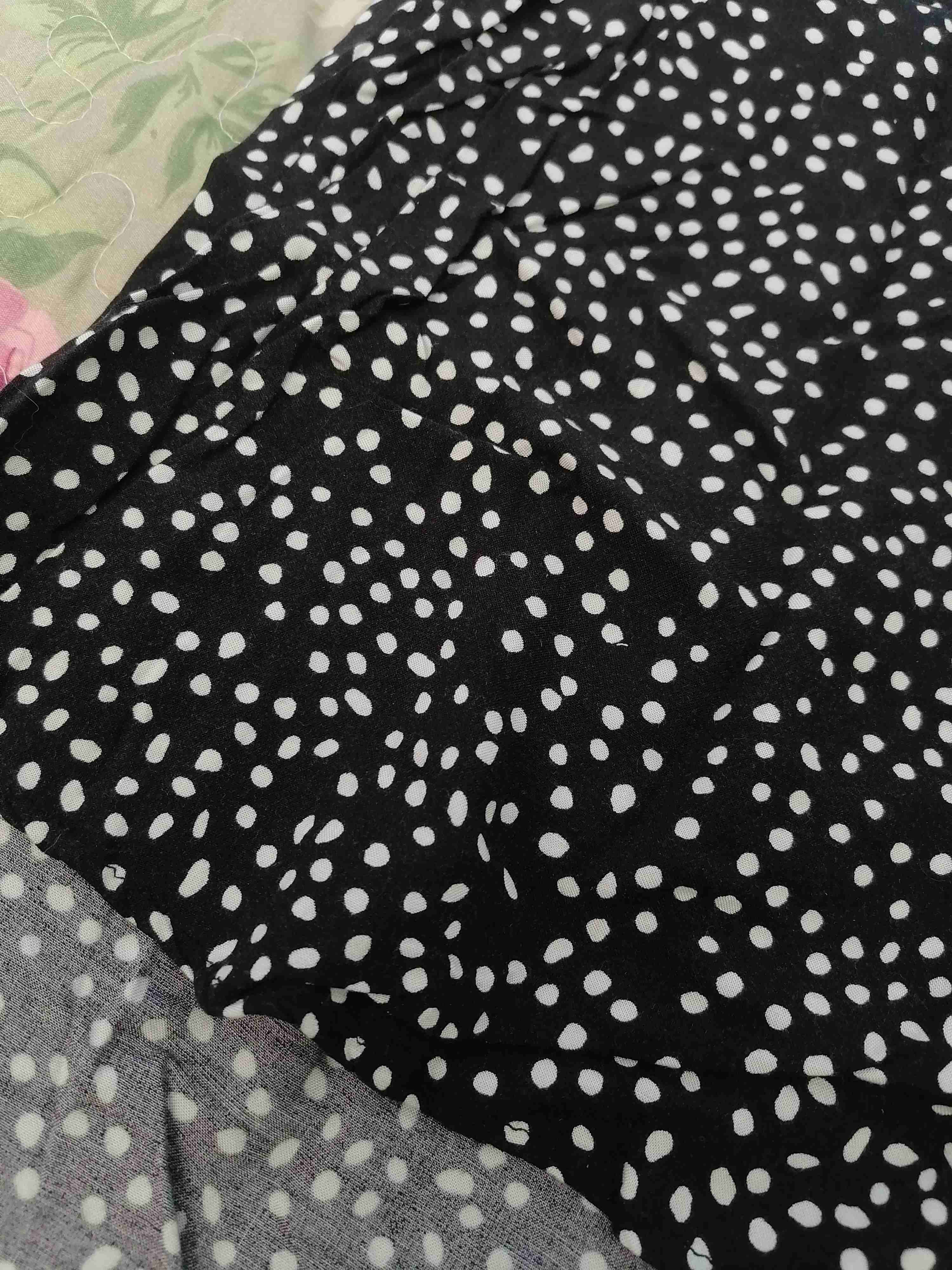 Blusa sin mangas negra con lunares - miniatura 2