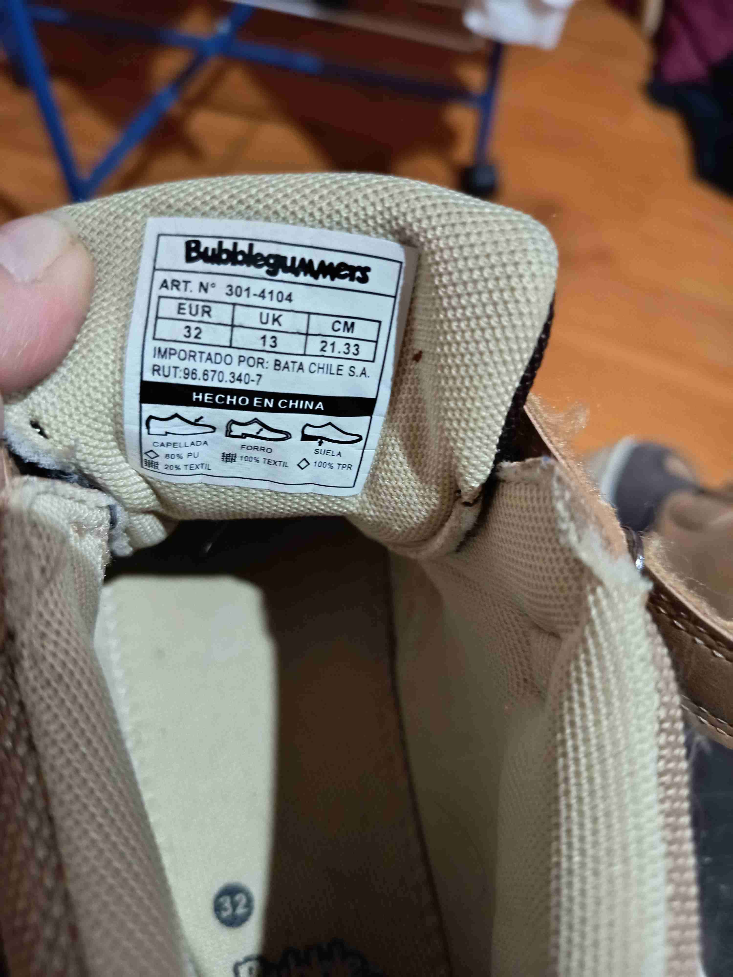 Zapatillas infantiles beige y negras - miniatura 2