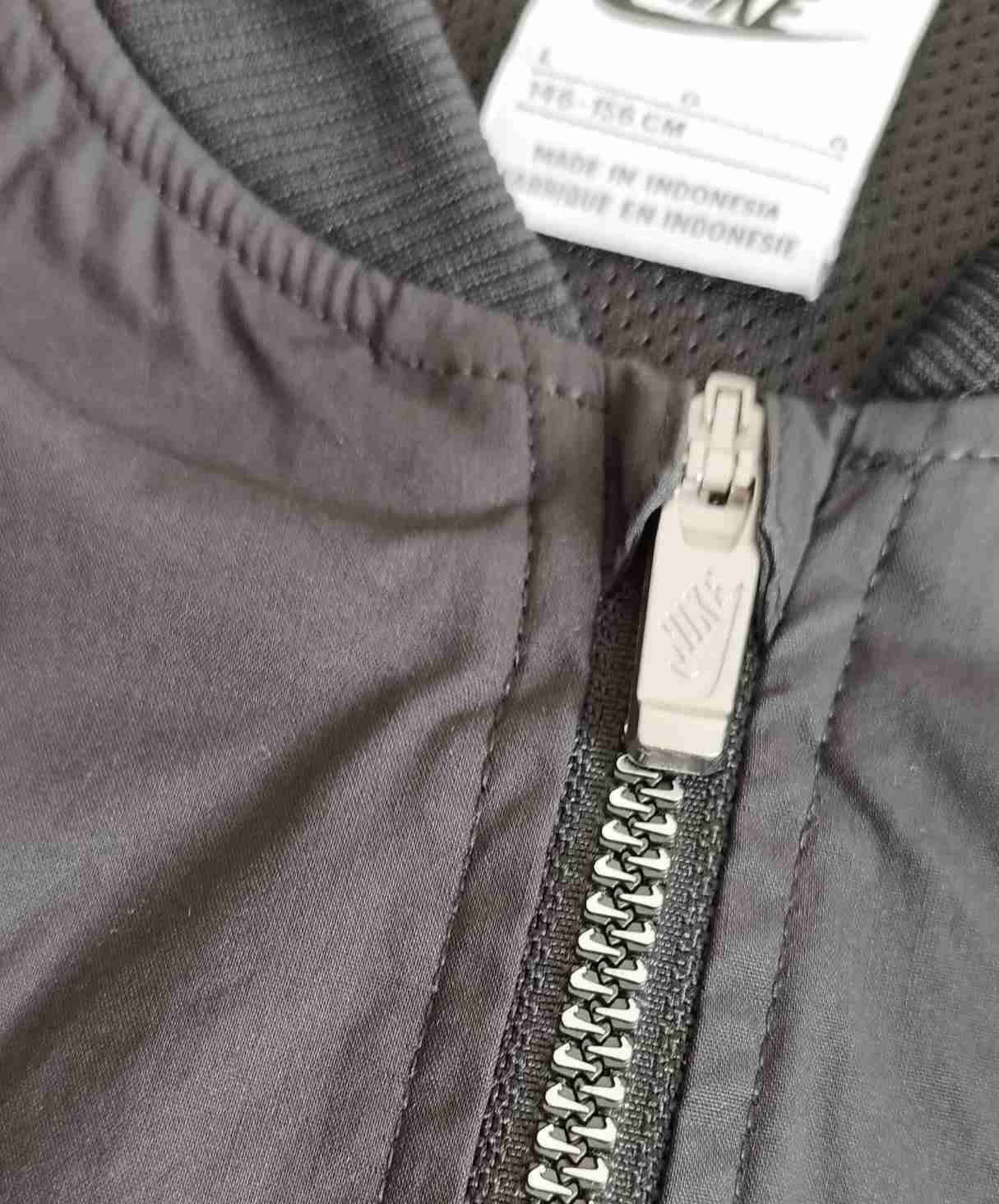 Chaqueta negra deportiva Nike - miniatura 3