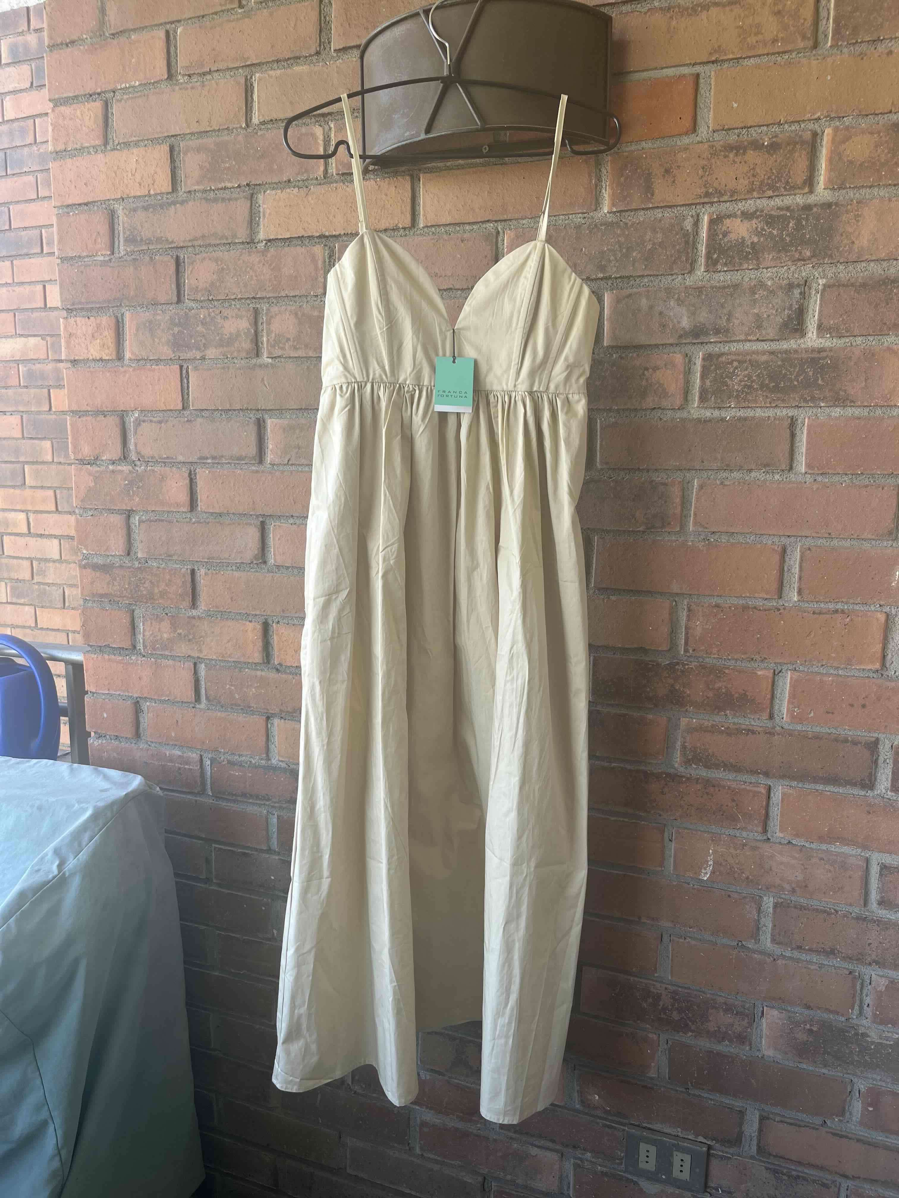 Vestido beige con etiqueta nueva - miniatura 3