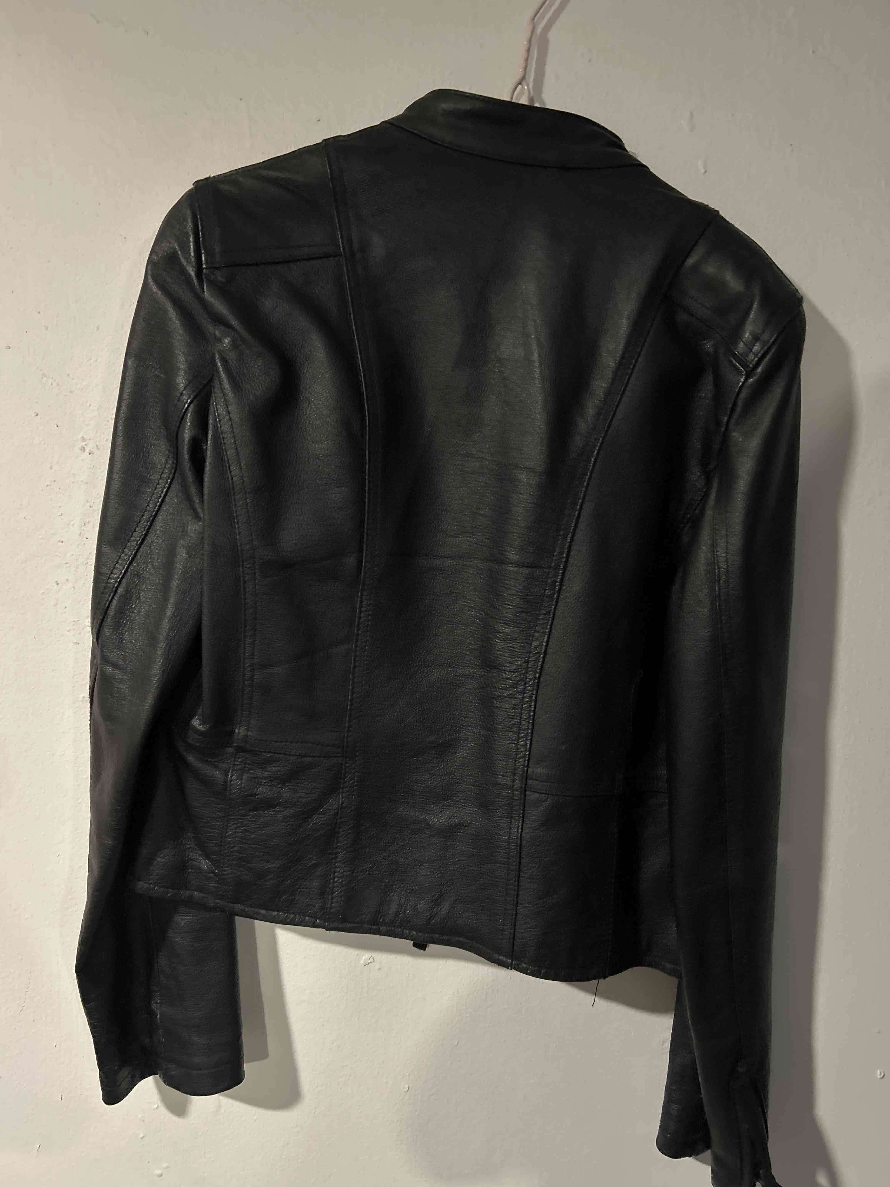 Chaqueta de cuero negra - miniatura 4