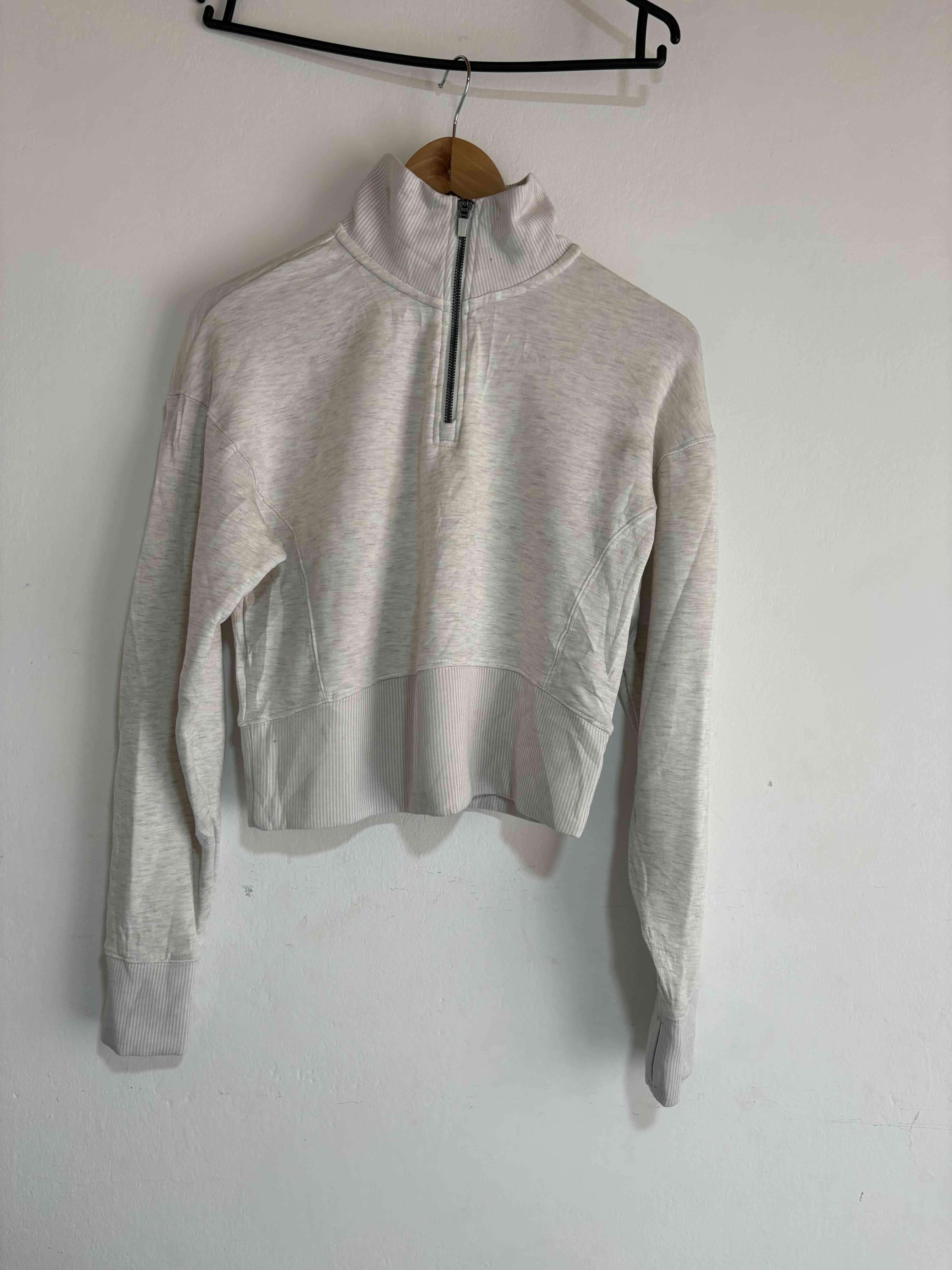 Polerón gris con cierre