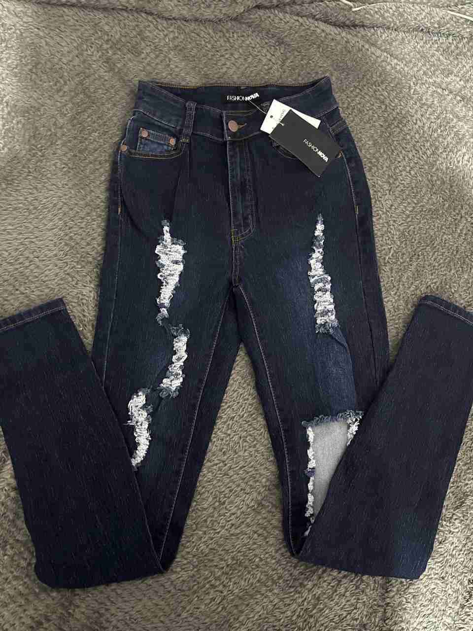 Jeans rasgados azul fashion nova - miniatura 1