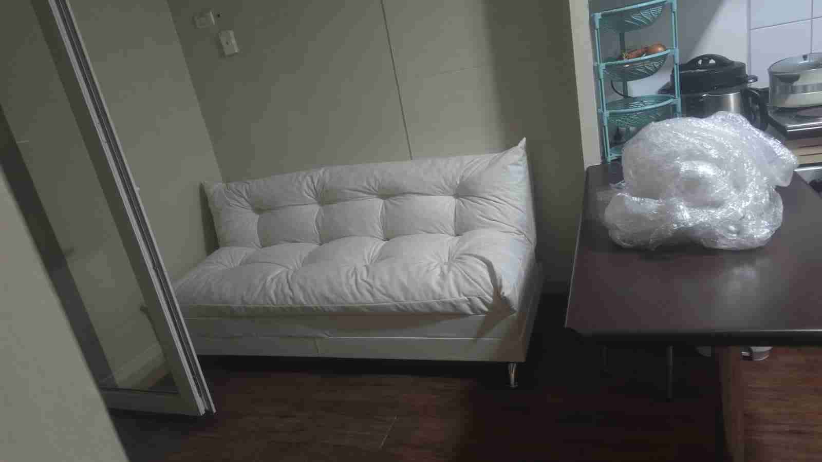 Sofá cama blanco moderno - miniatura 1