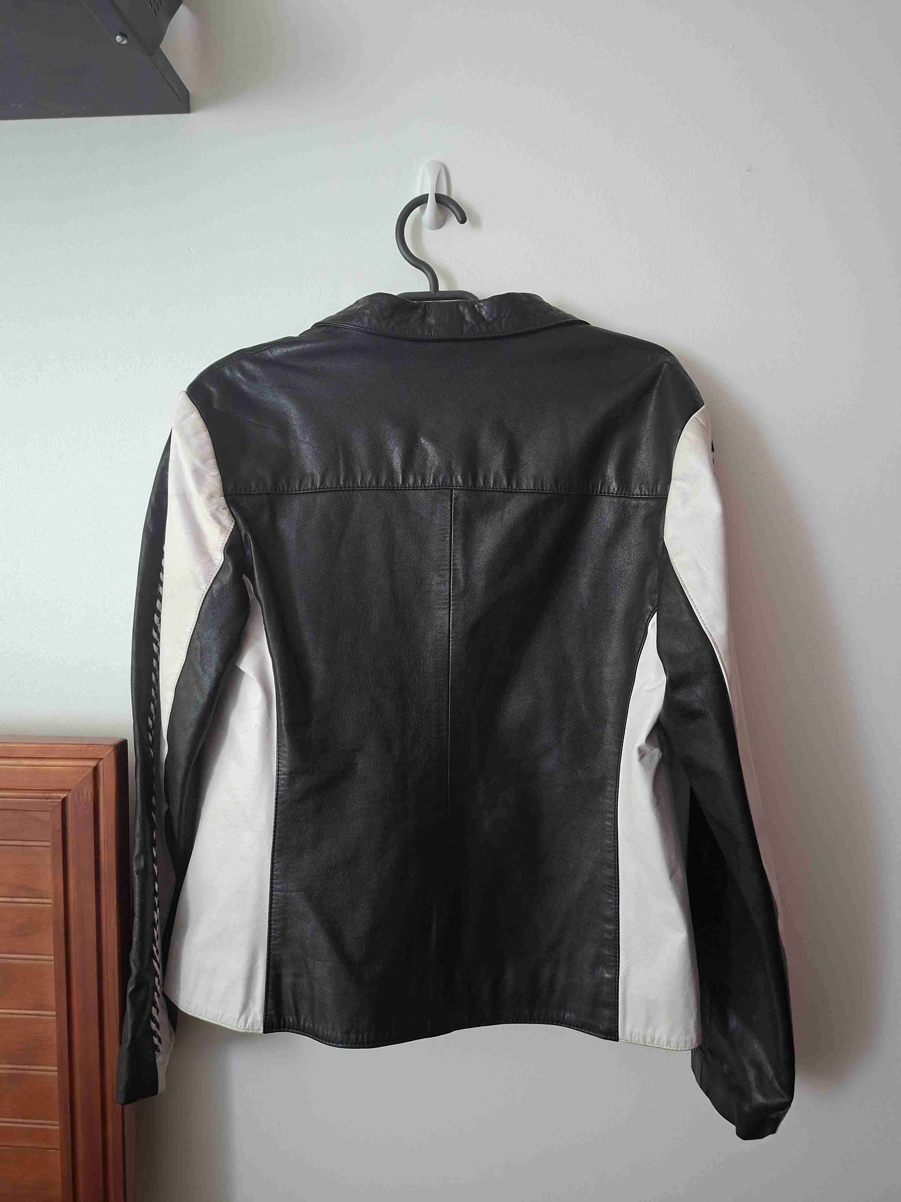 Chaqueta negra de cuero - miniatura 2