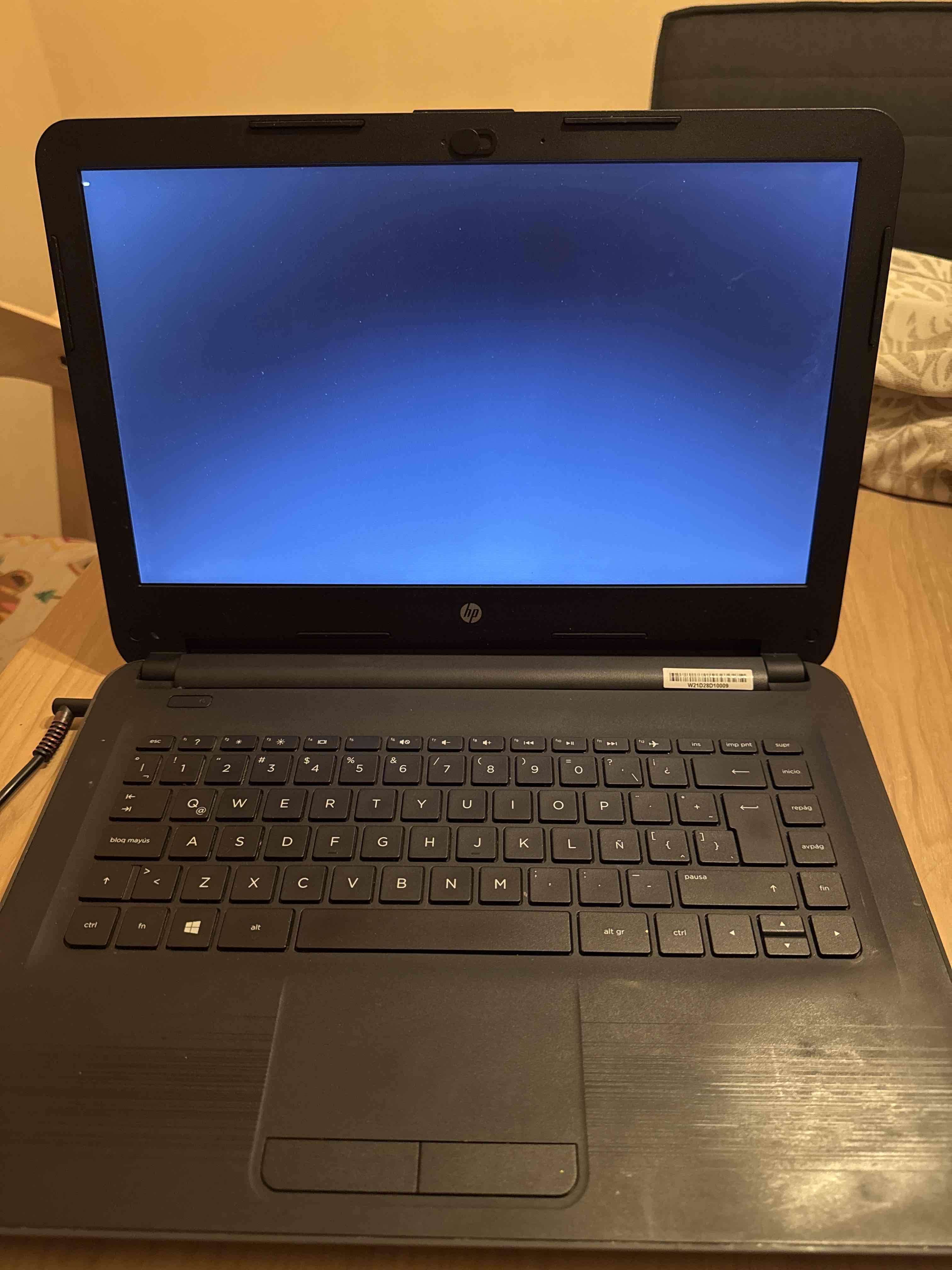 Notebook HP pantalla 15 pulgadas modelo HP240g5 - miniatura 1