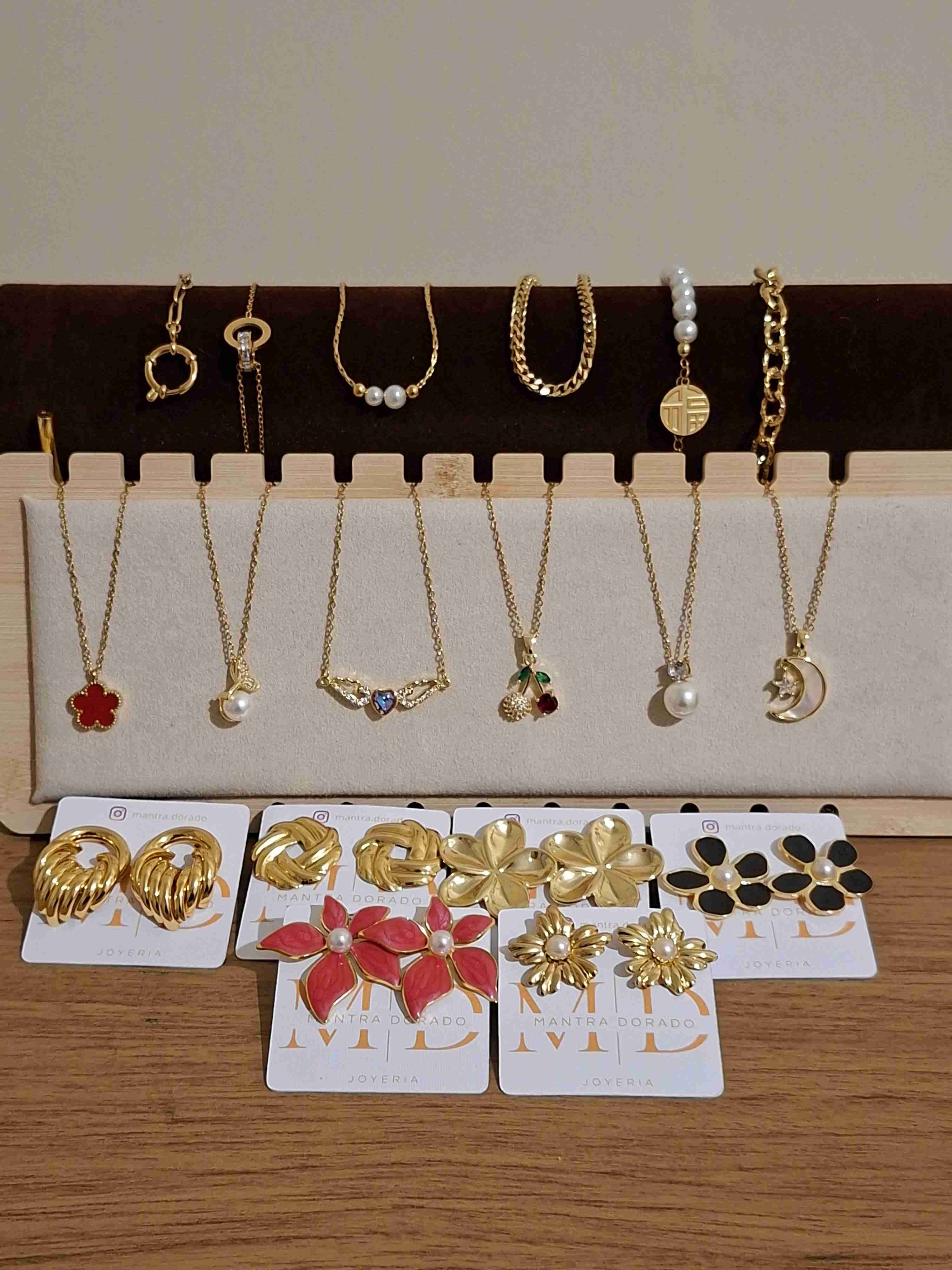 Set de joyería dorada elegante