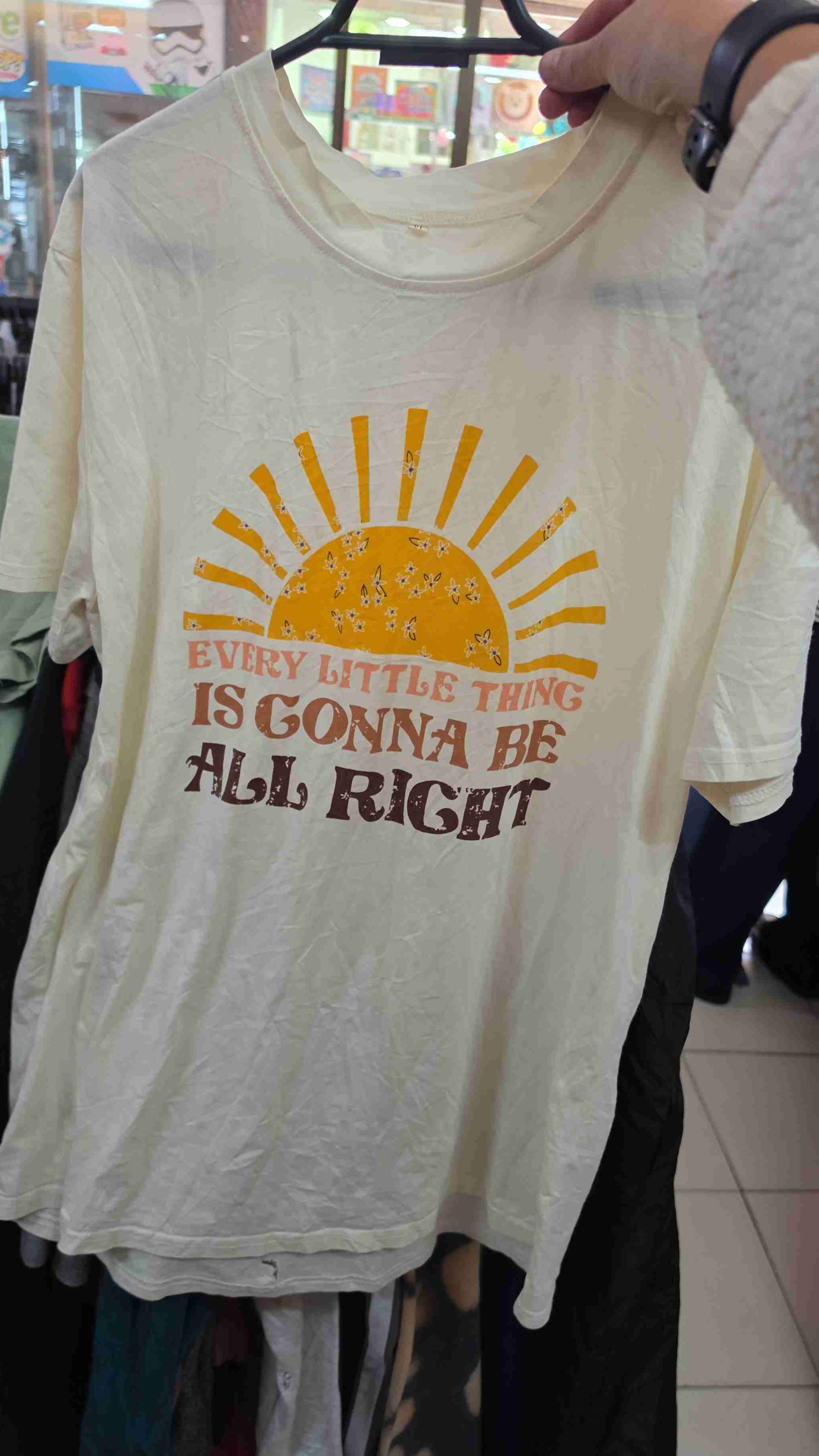 Polera blanca con diseño de sol - miniatura 1