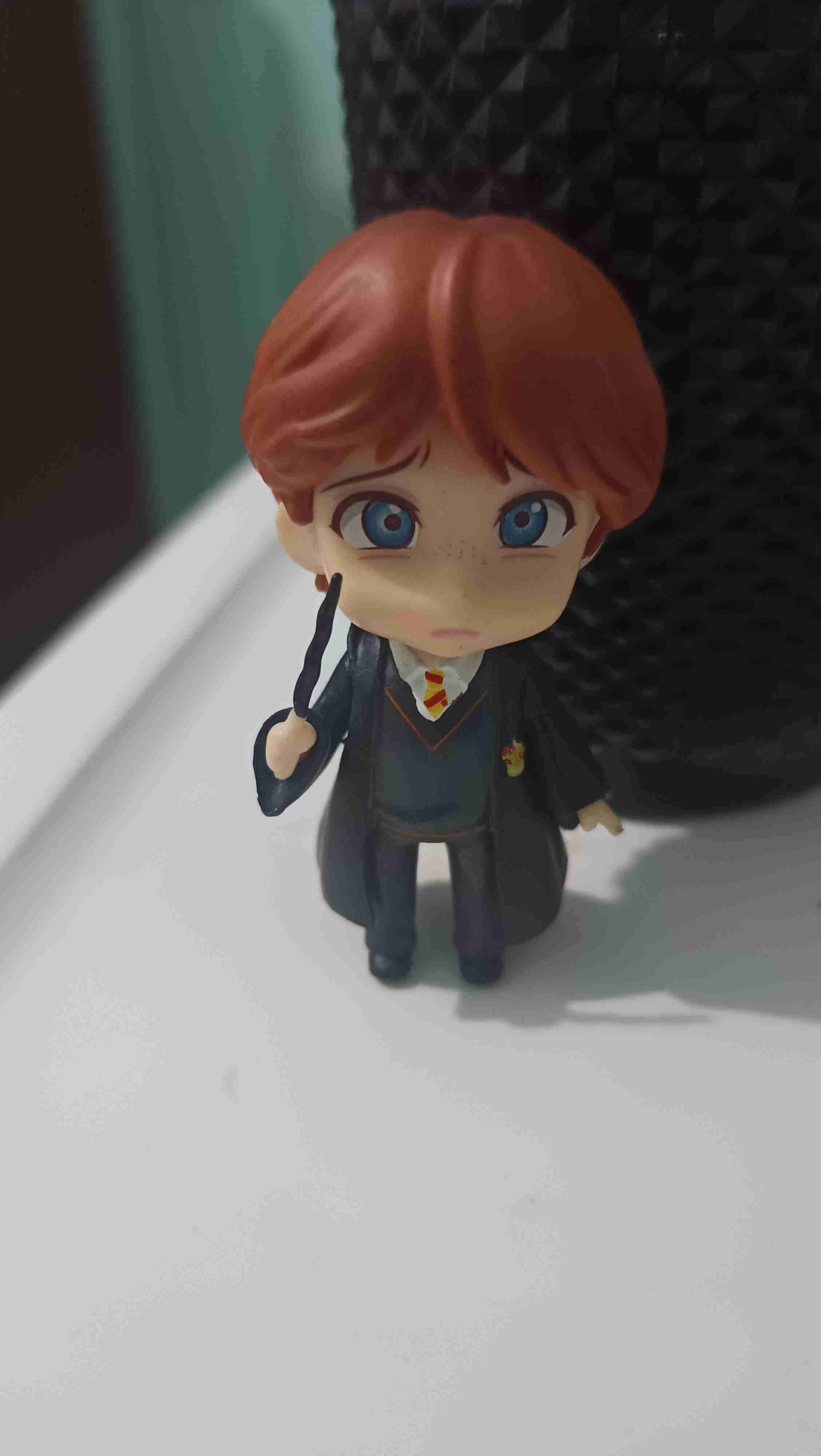 Figura coleccionable de personaje con varita