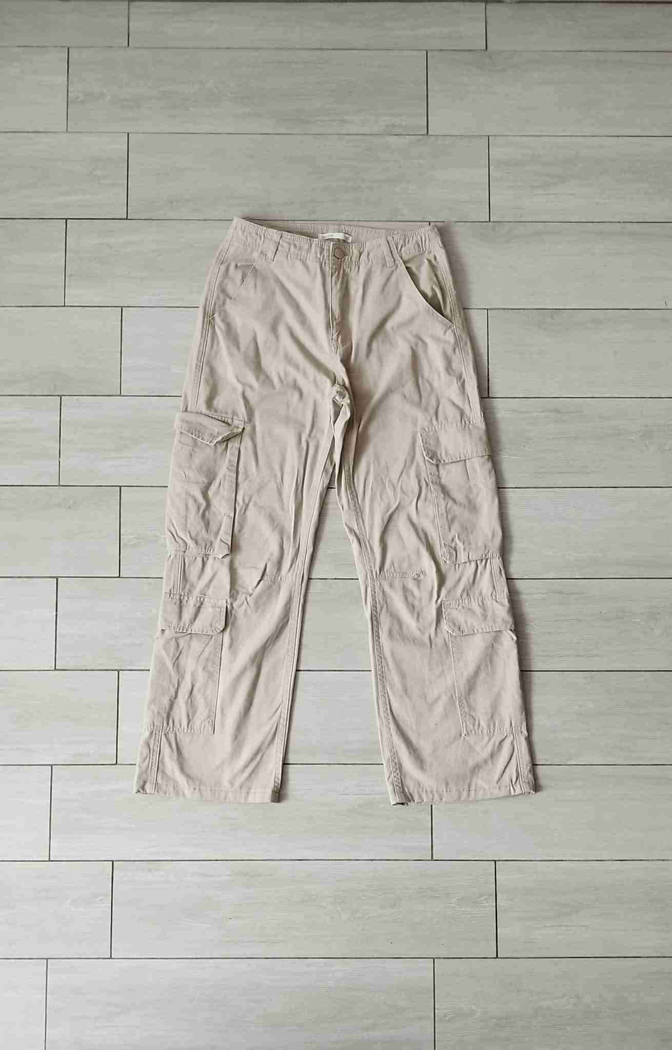 Pantalones cargo beige