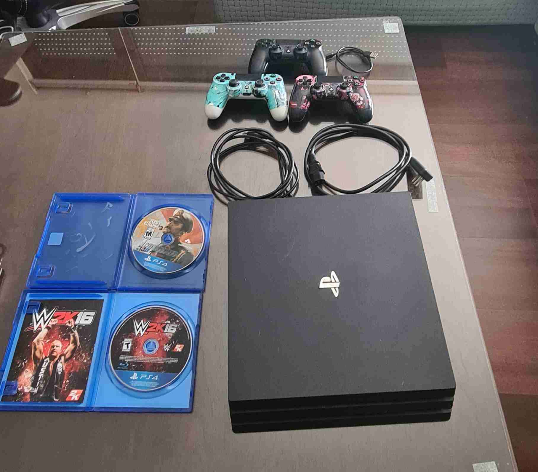 Consola PS4pro con juegos - miniatura 1