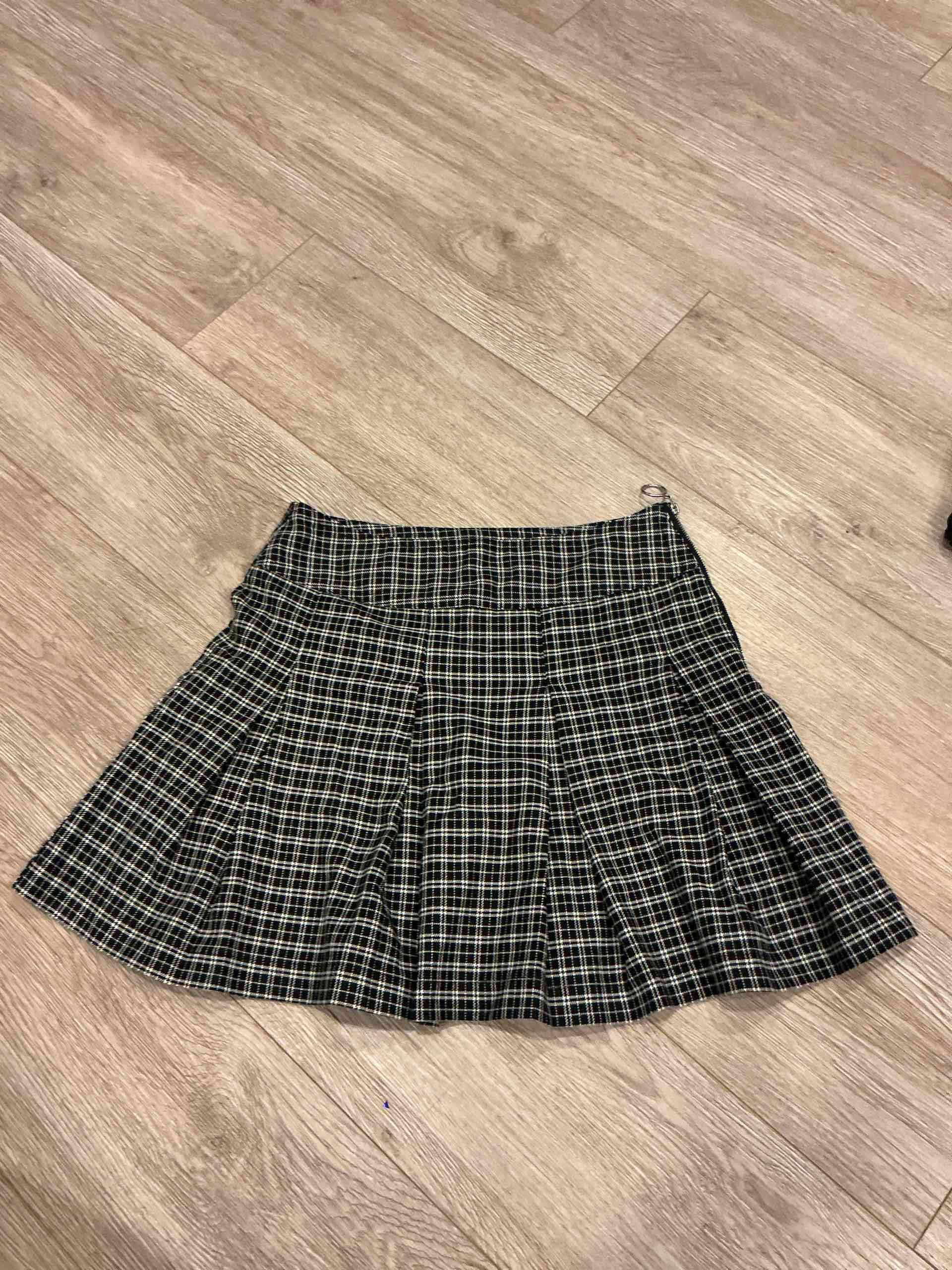 Falda corta a cuadros - miniatura 1