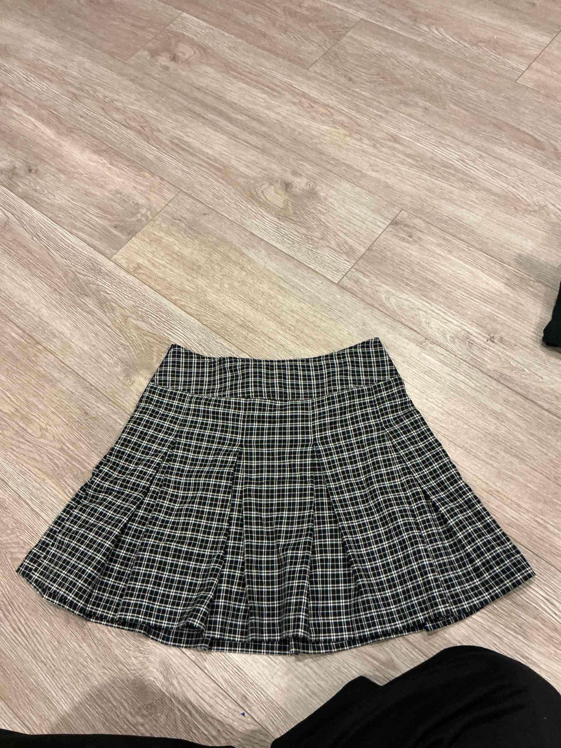 Falda corta a cuadros - miniatura 2