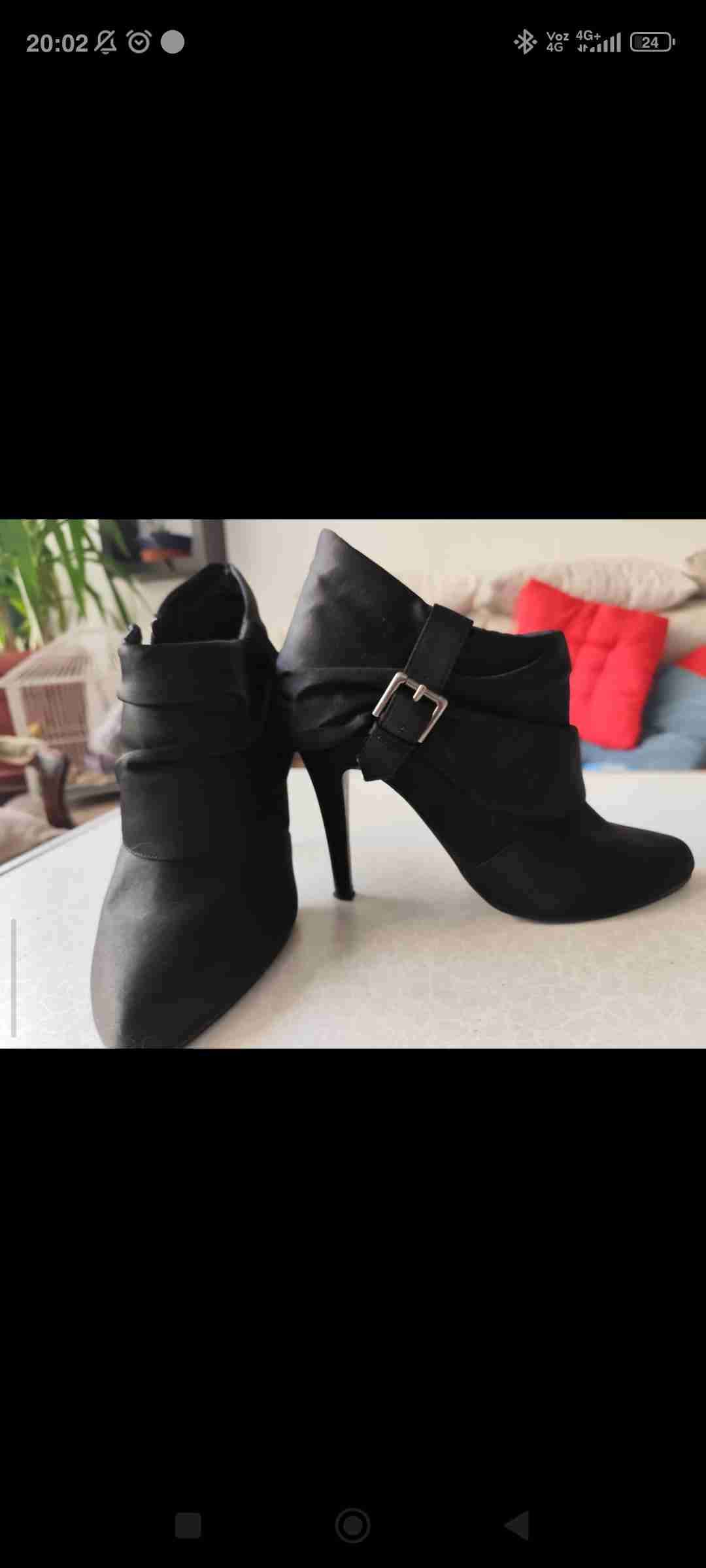 Botines negros con tacos altos