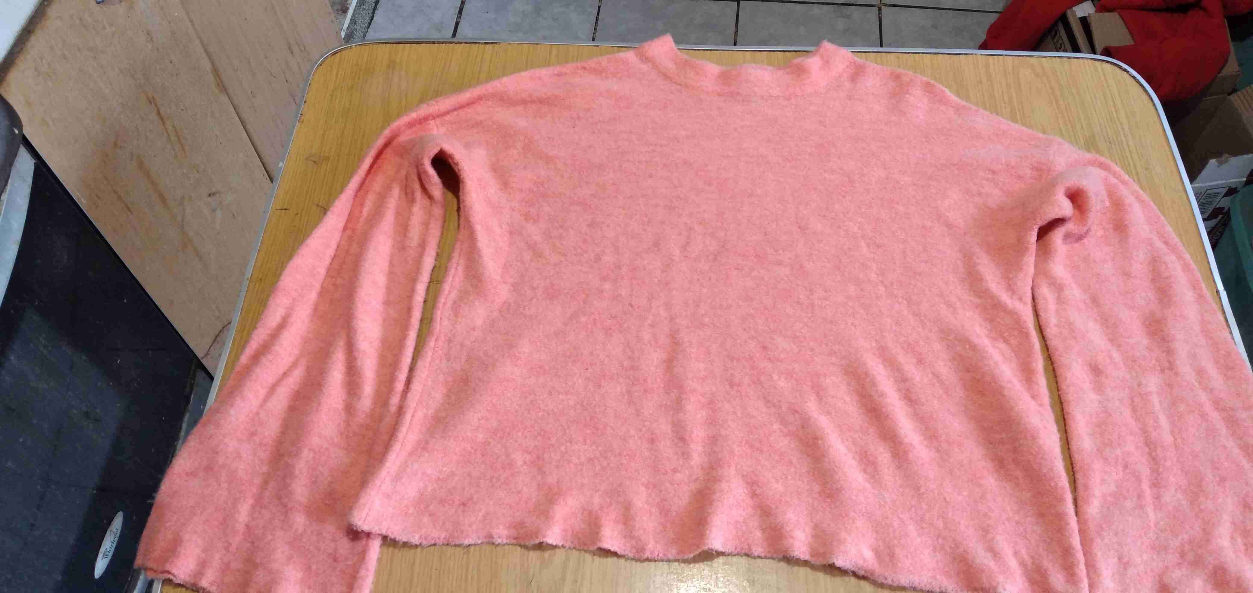 Polera gris con detalles de perlas - miniatura 5