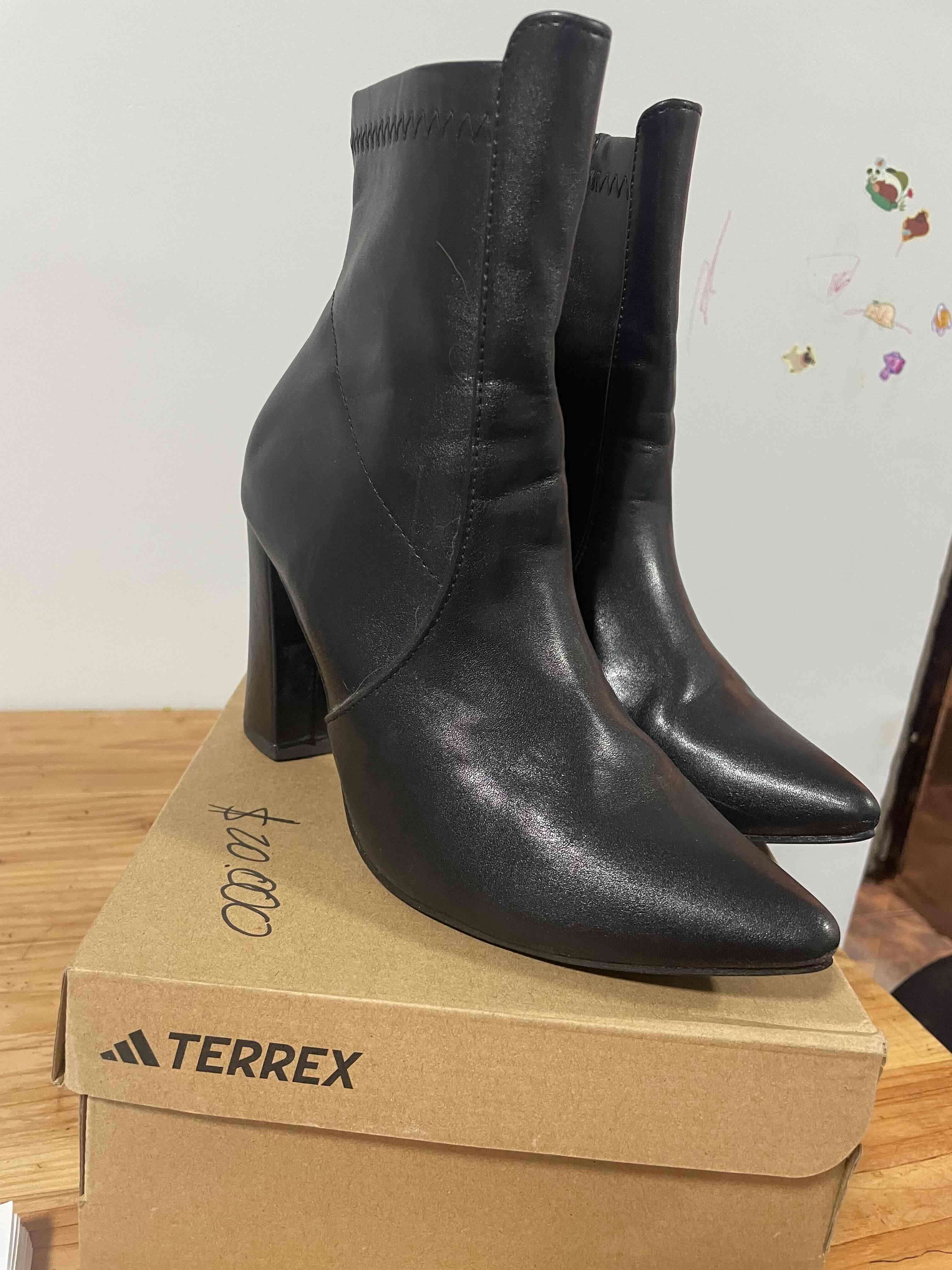 Botines negros de tacón alto - miniatura 1