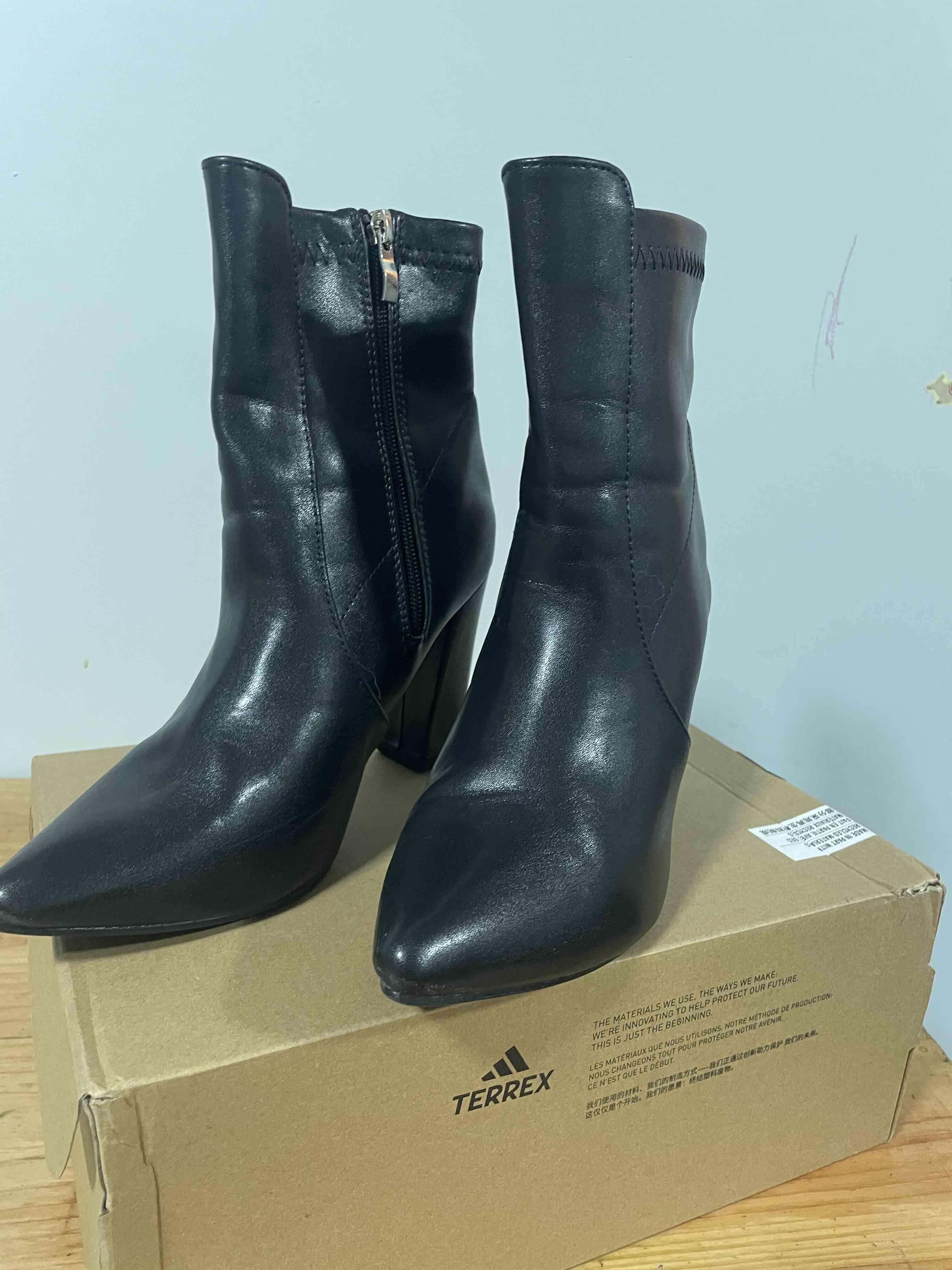 Botines negros de tacón alto - miniatura 2