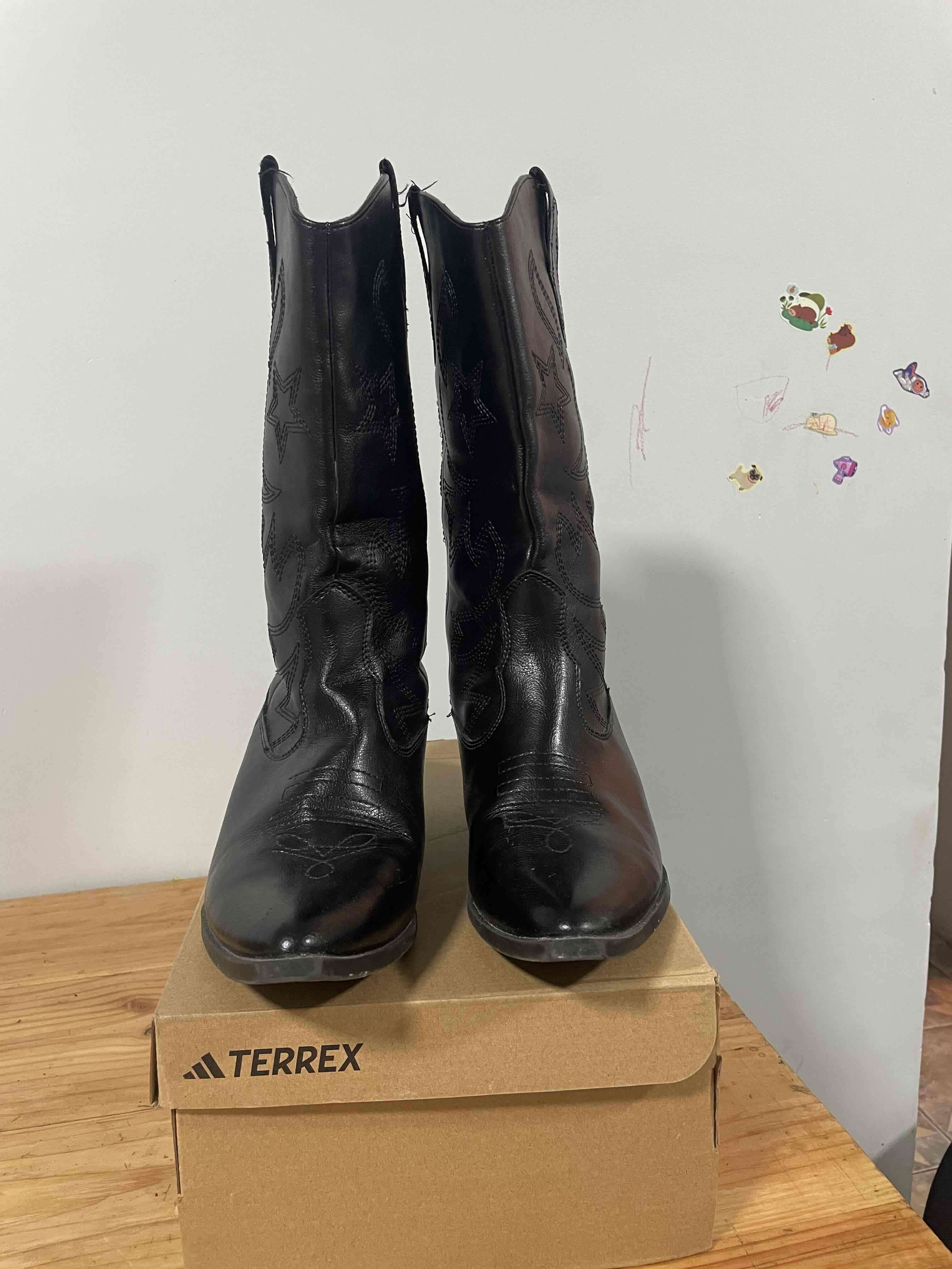 Botas vaqueras negras en buen estado - miniatura 2