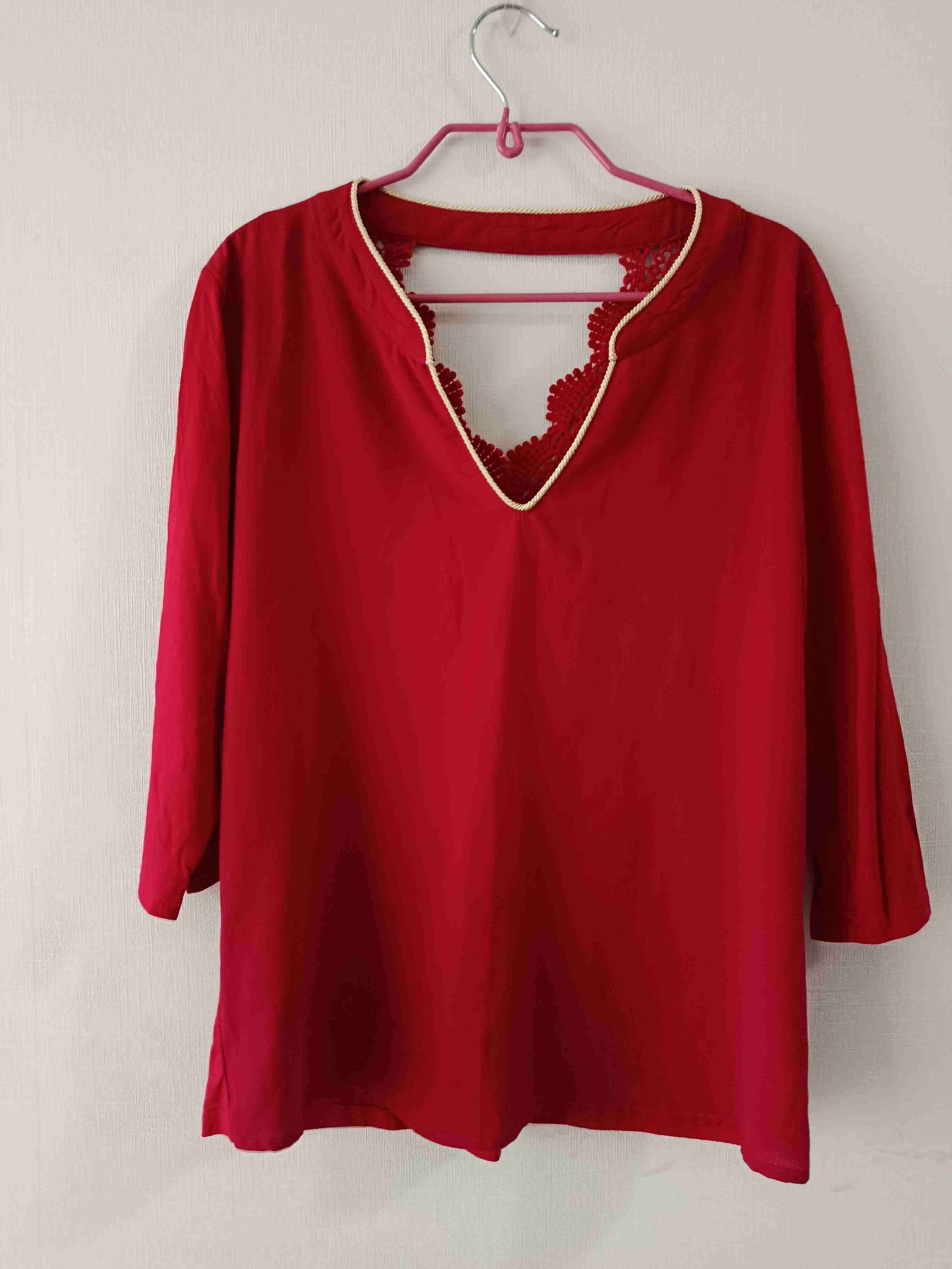 Blusa roja con encaje - miniatura 1