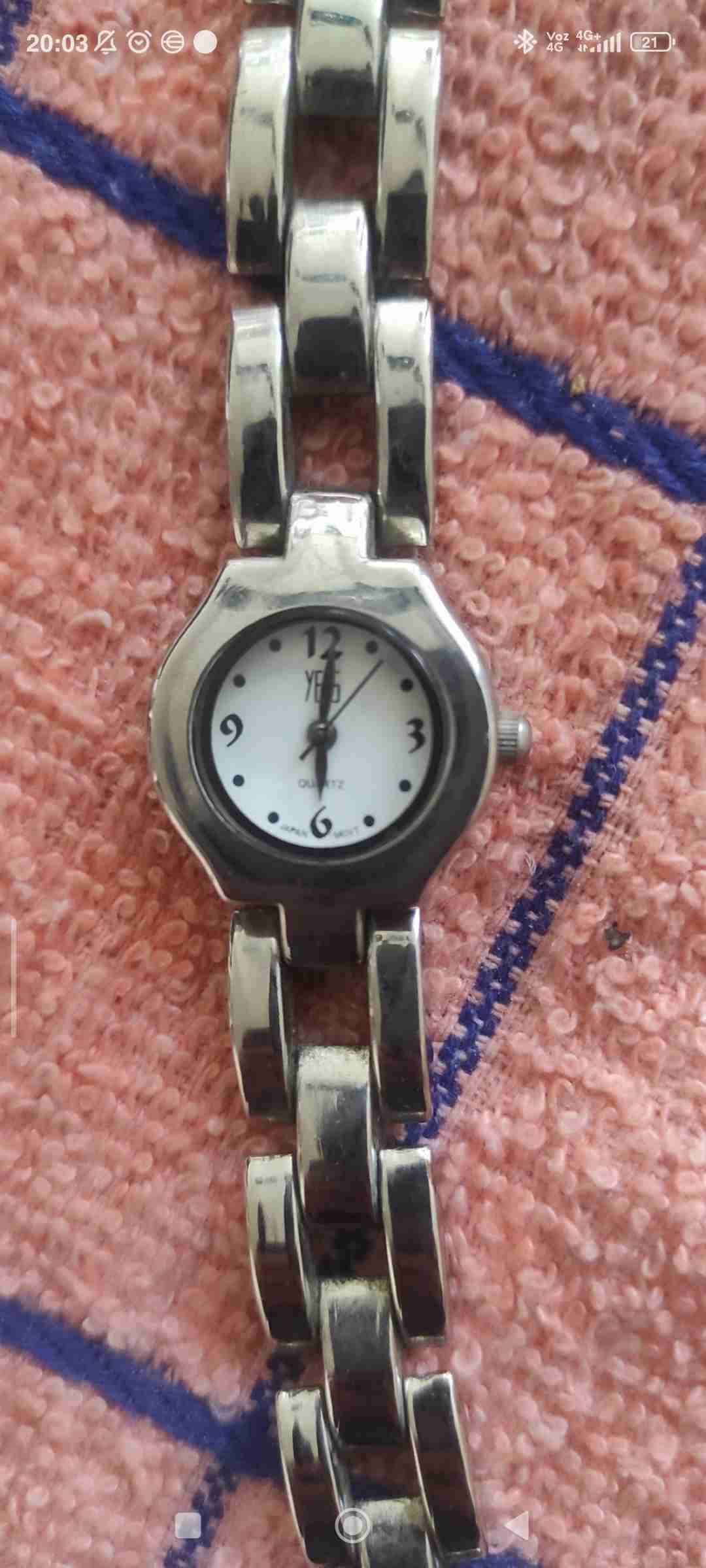 Reloj pulsera metálico YED - miniatura 1