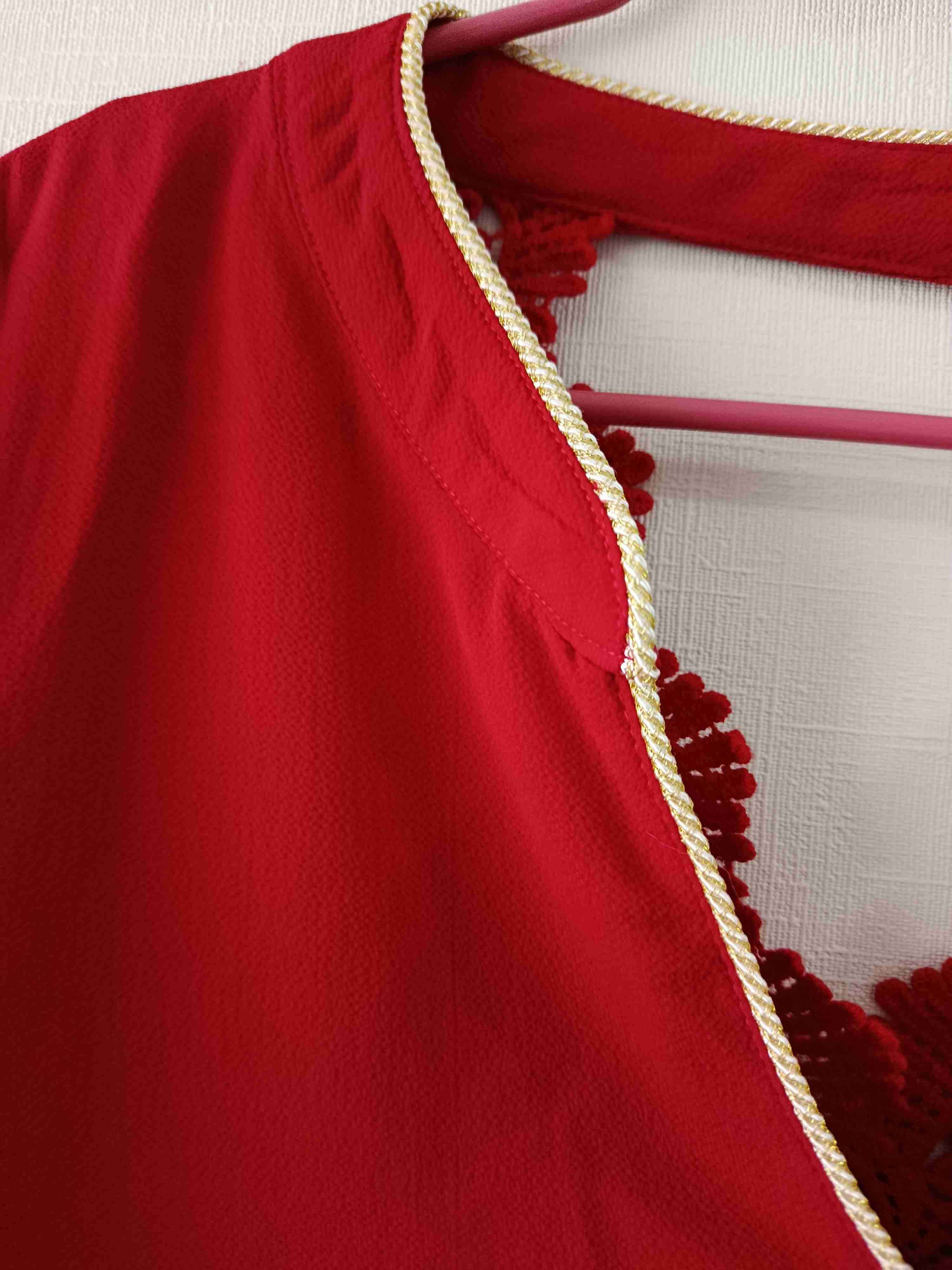 Blusa roja con encaje - miniatura 5