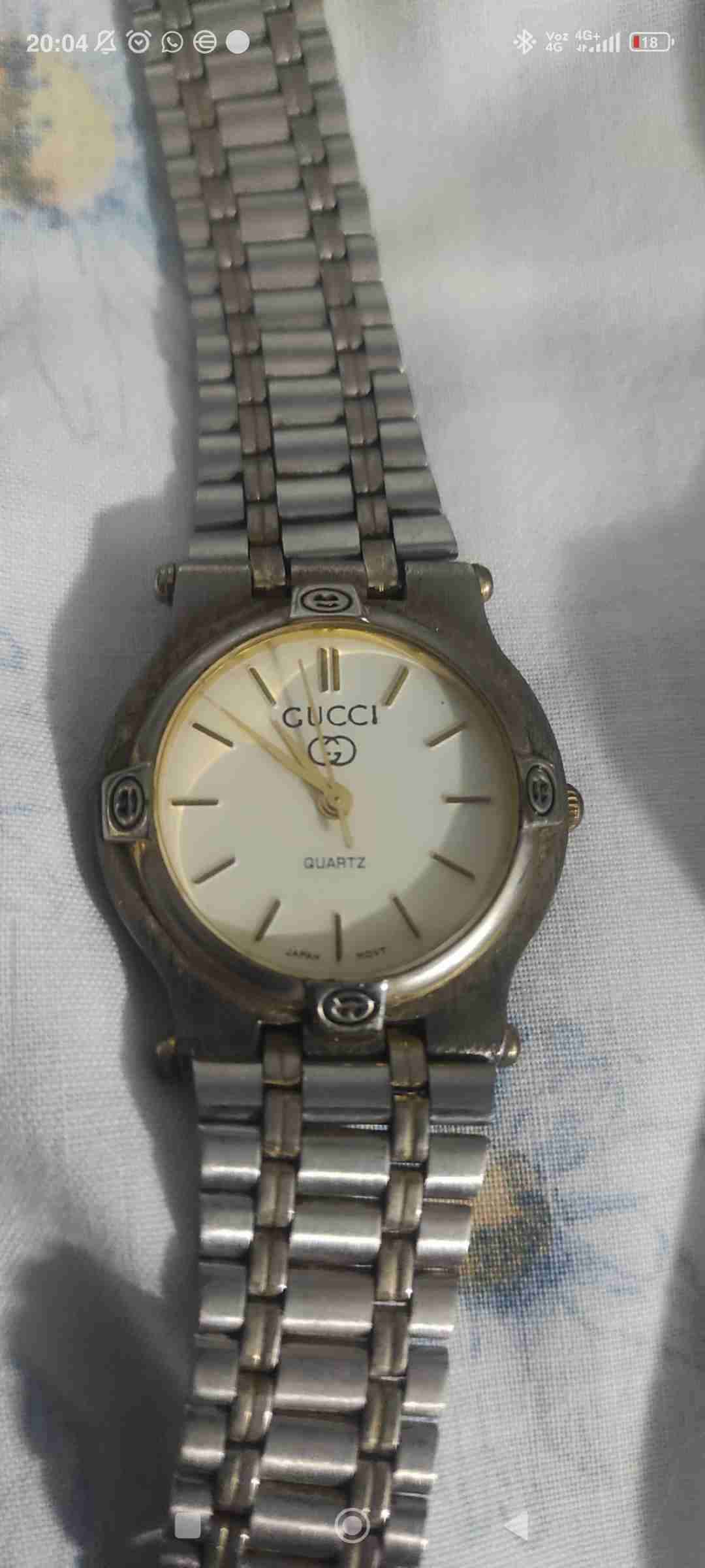 Reloj Gucci de pulsera metálica