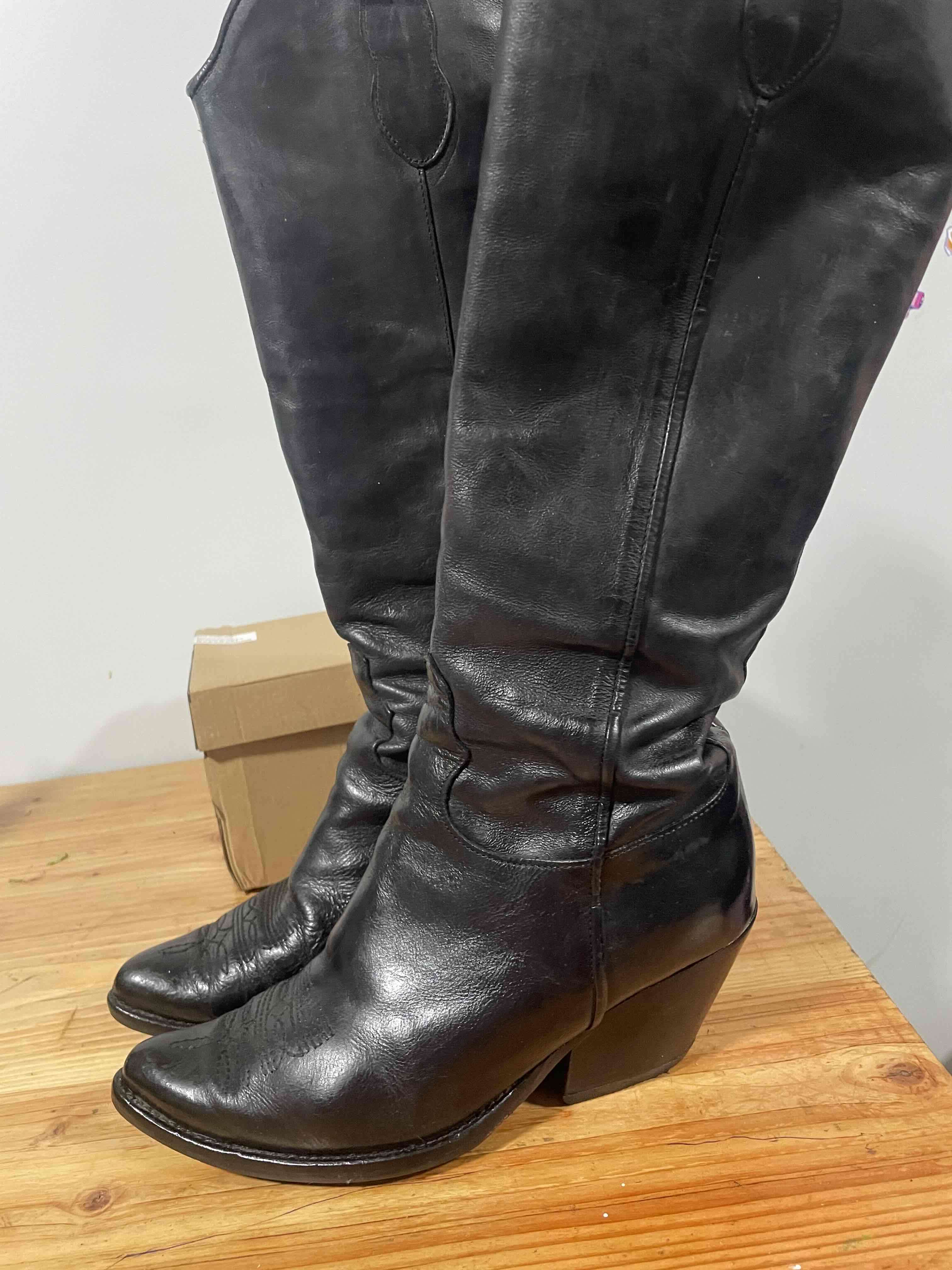 Botas negras de cuero - miniatura 2