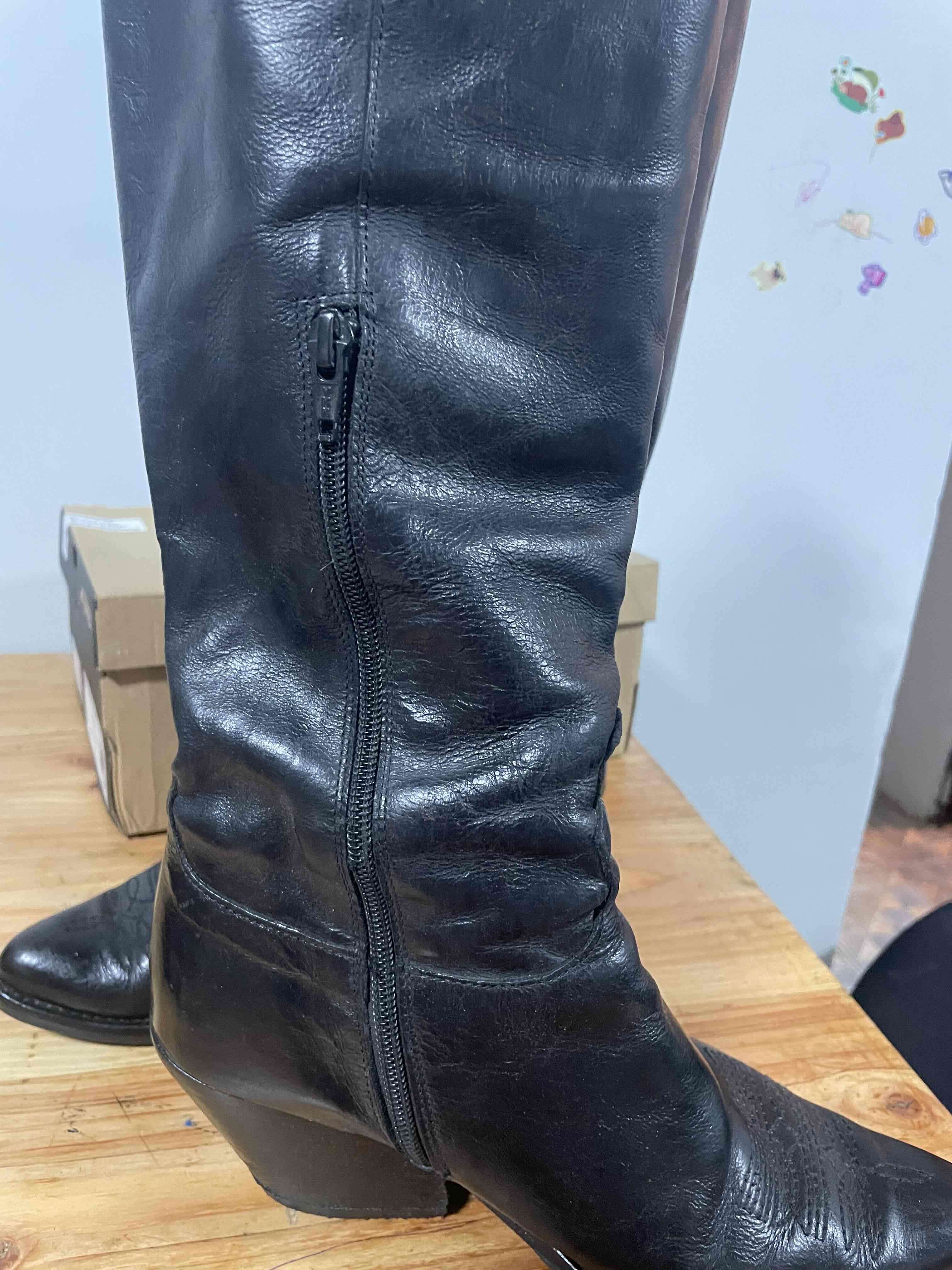 Botas negras de cuero - miniatura 3