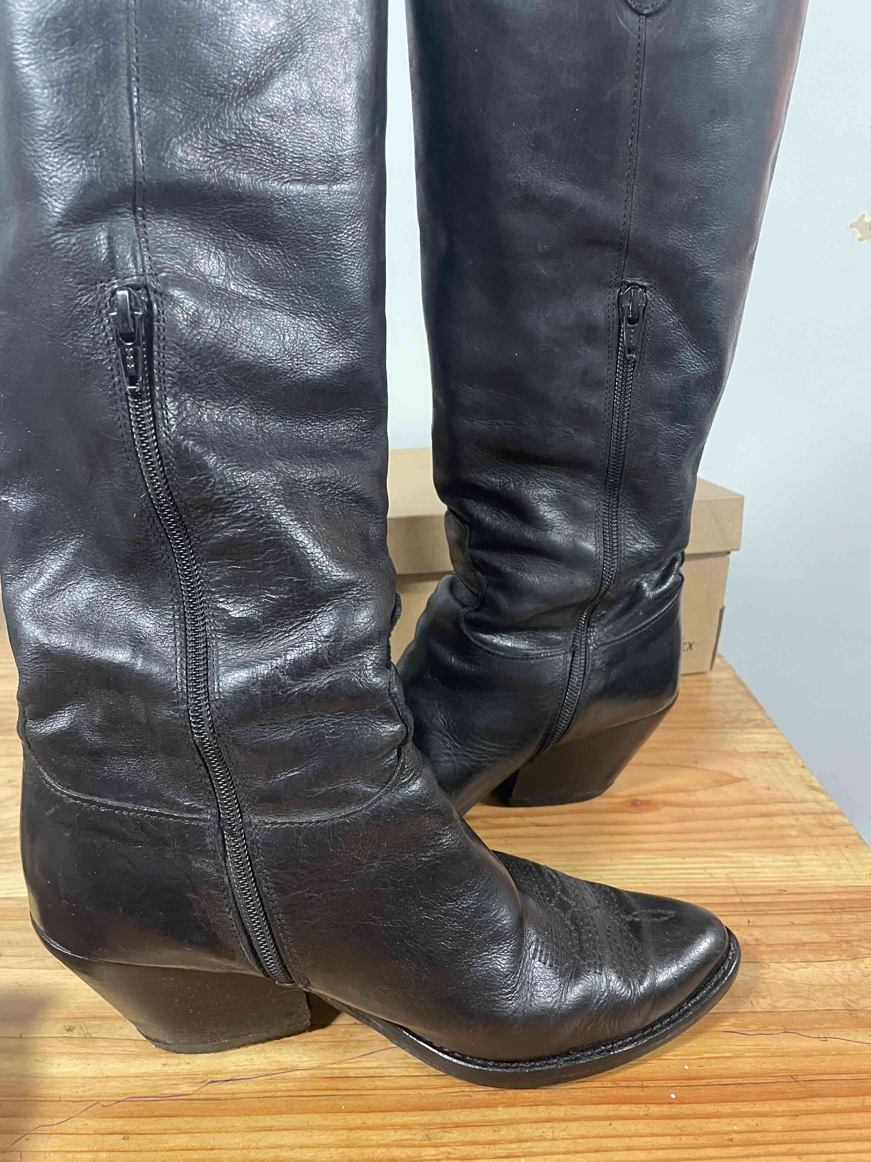 Botas negras de cuero - miniatura 4