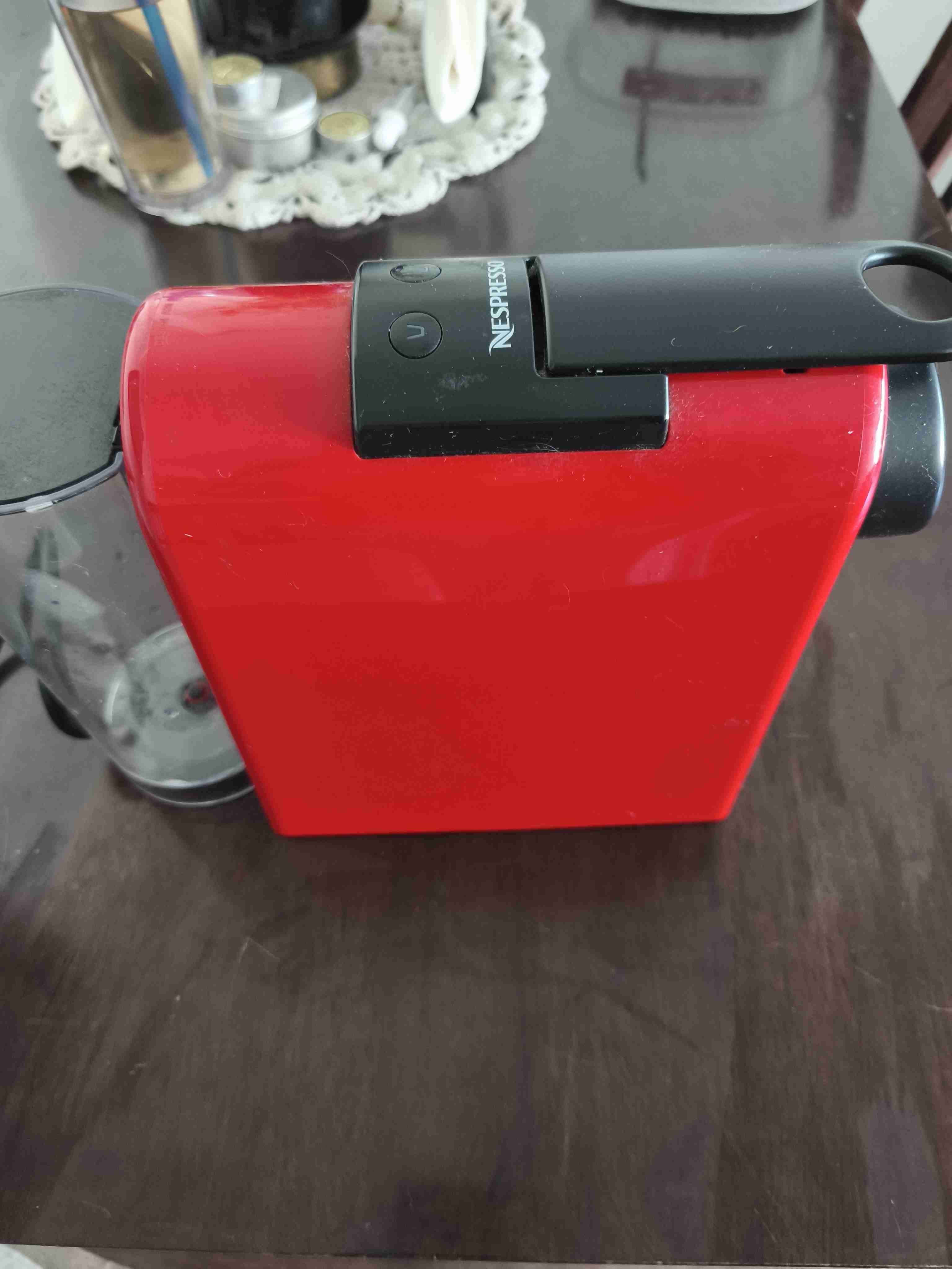 Máquina de café Nespresso roja - miniatura 1