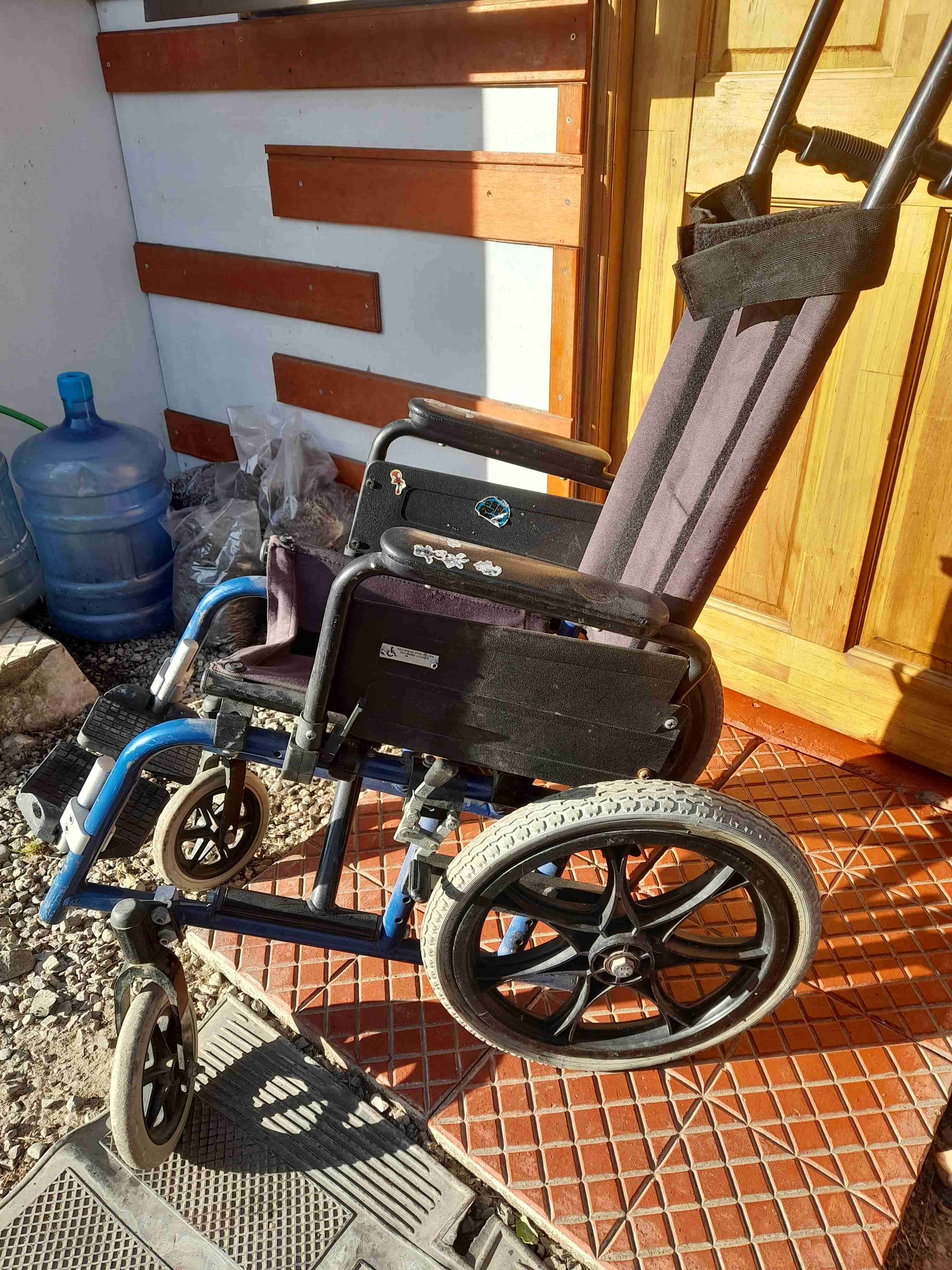 Silla de ruedas plegable - miniatura 1