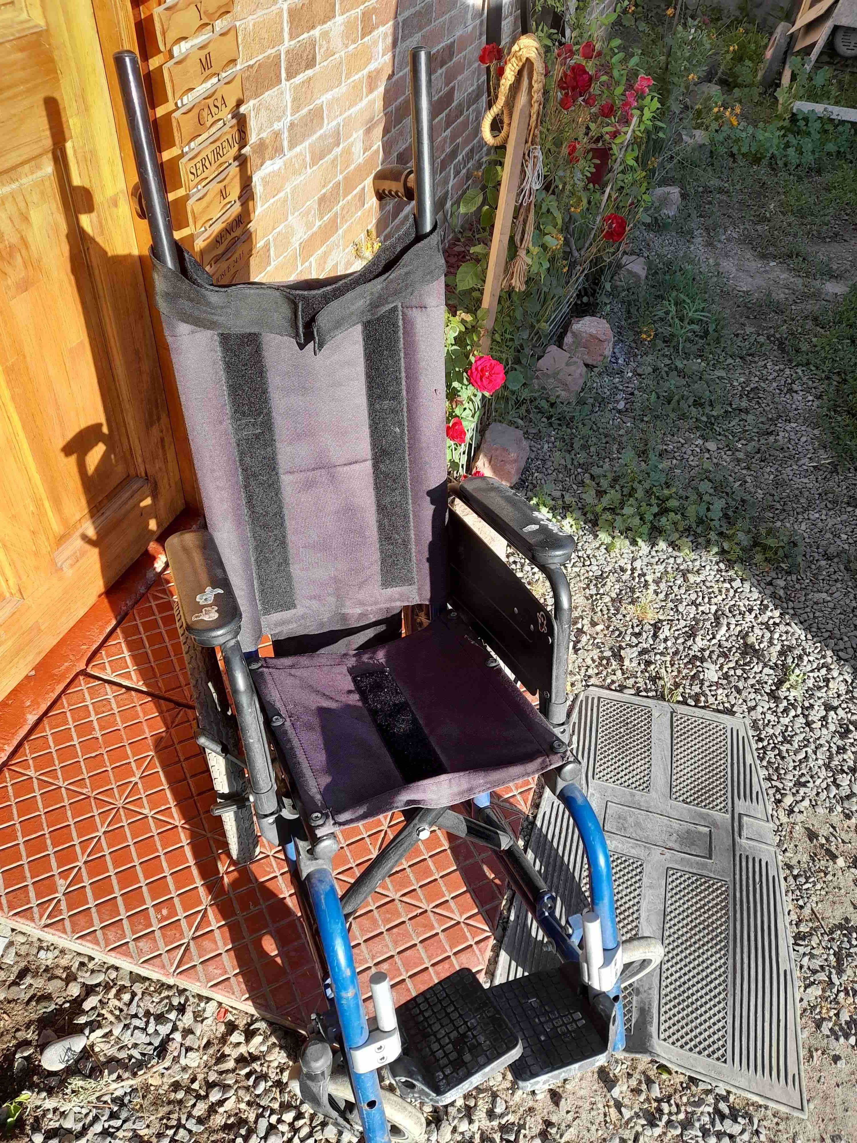 Silla de ruedas plegable - miniatura 2