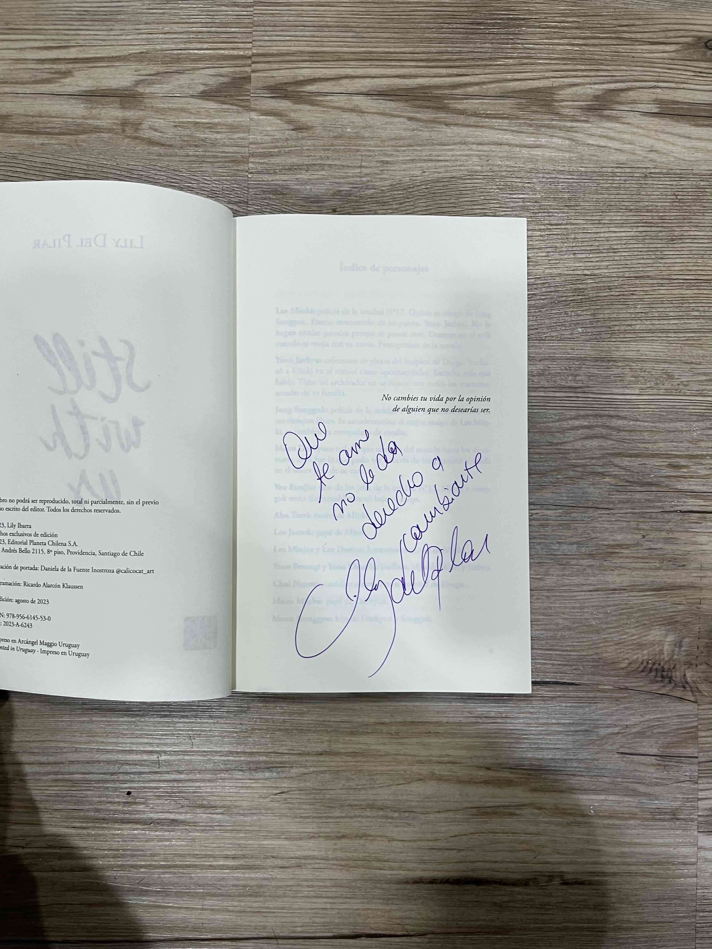 Libro 'Still with Us' firmado - miniatura 3