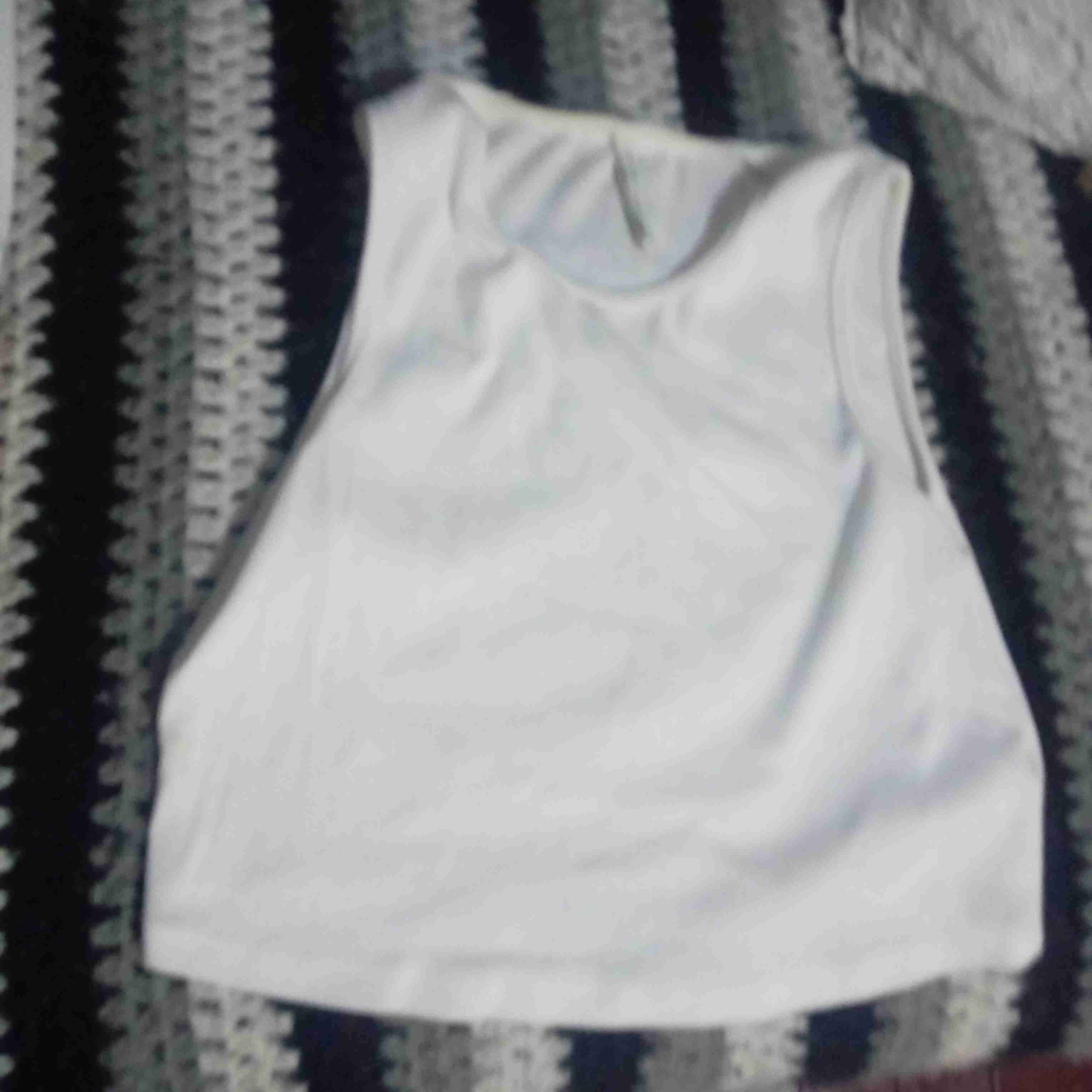 Polera sin mangas blanca talla XL chica - miniatura 2