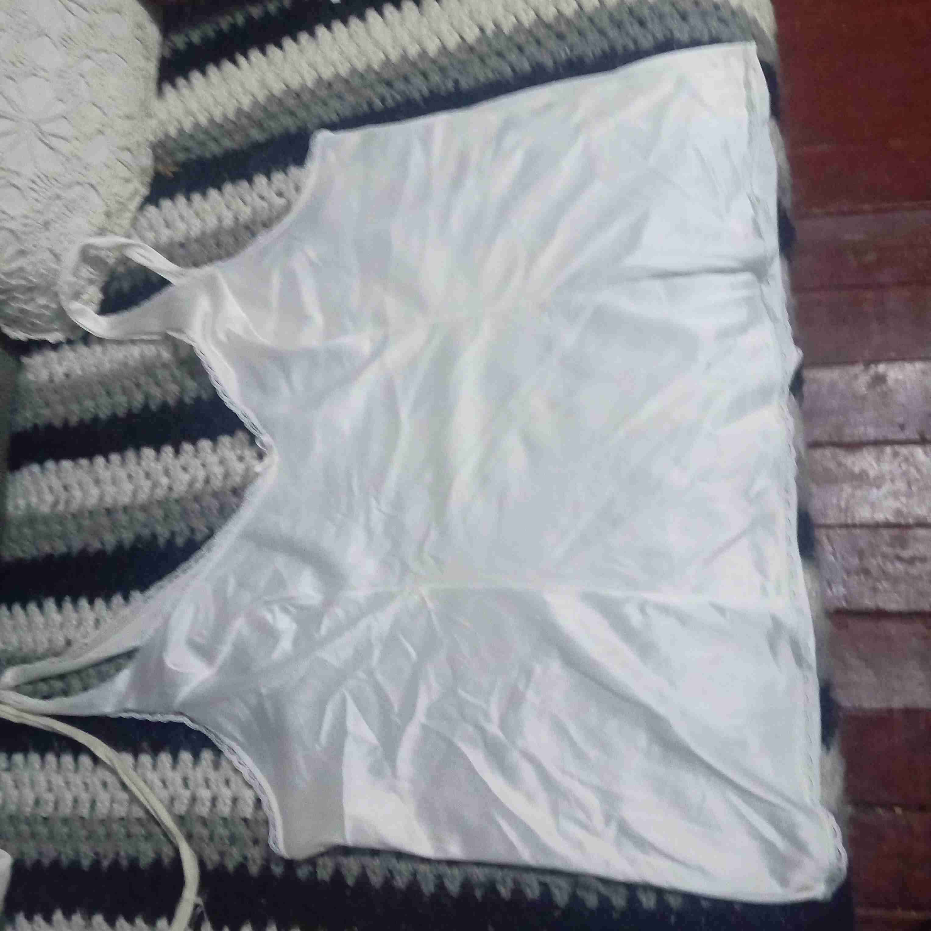 Blusa de seda blanca sin mangas - miniatura 1