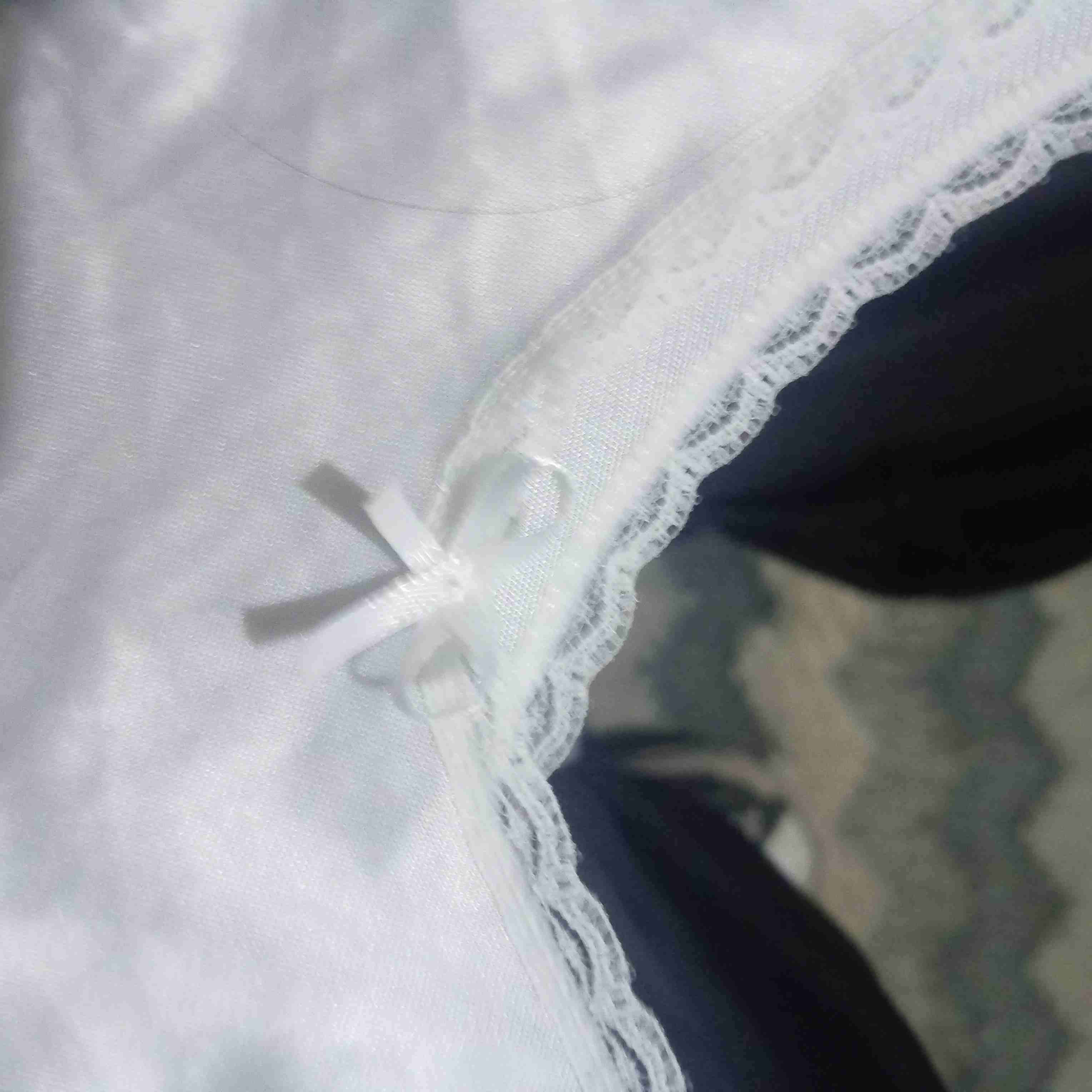 Blusa de seda blanca sin mangas - miniatura 2