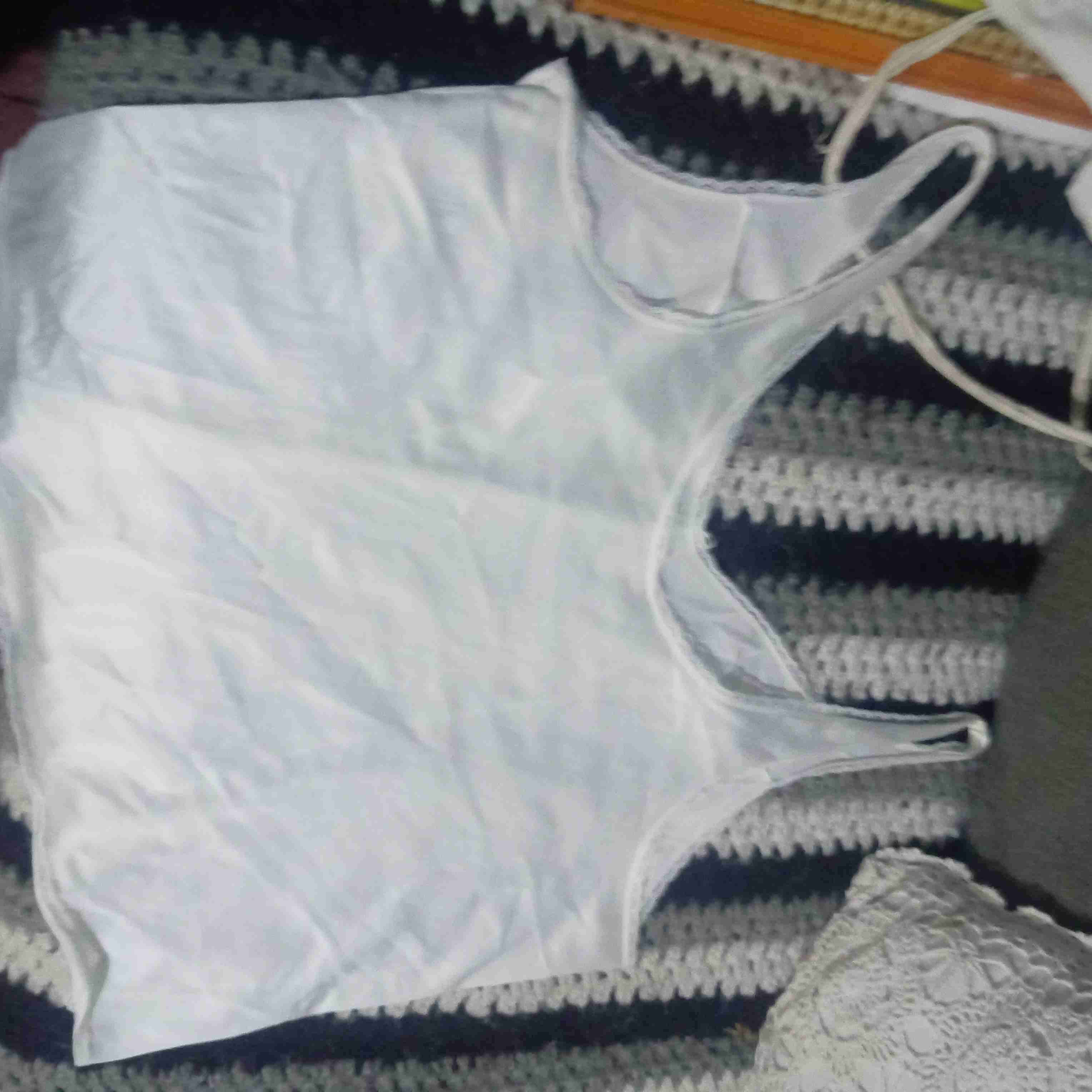 Blusa de seda blanca sin mangas - miniatura 3