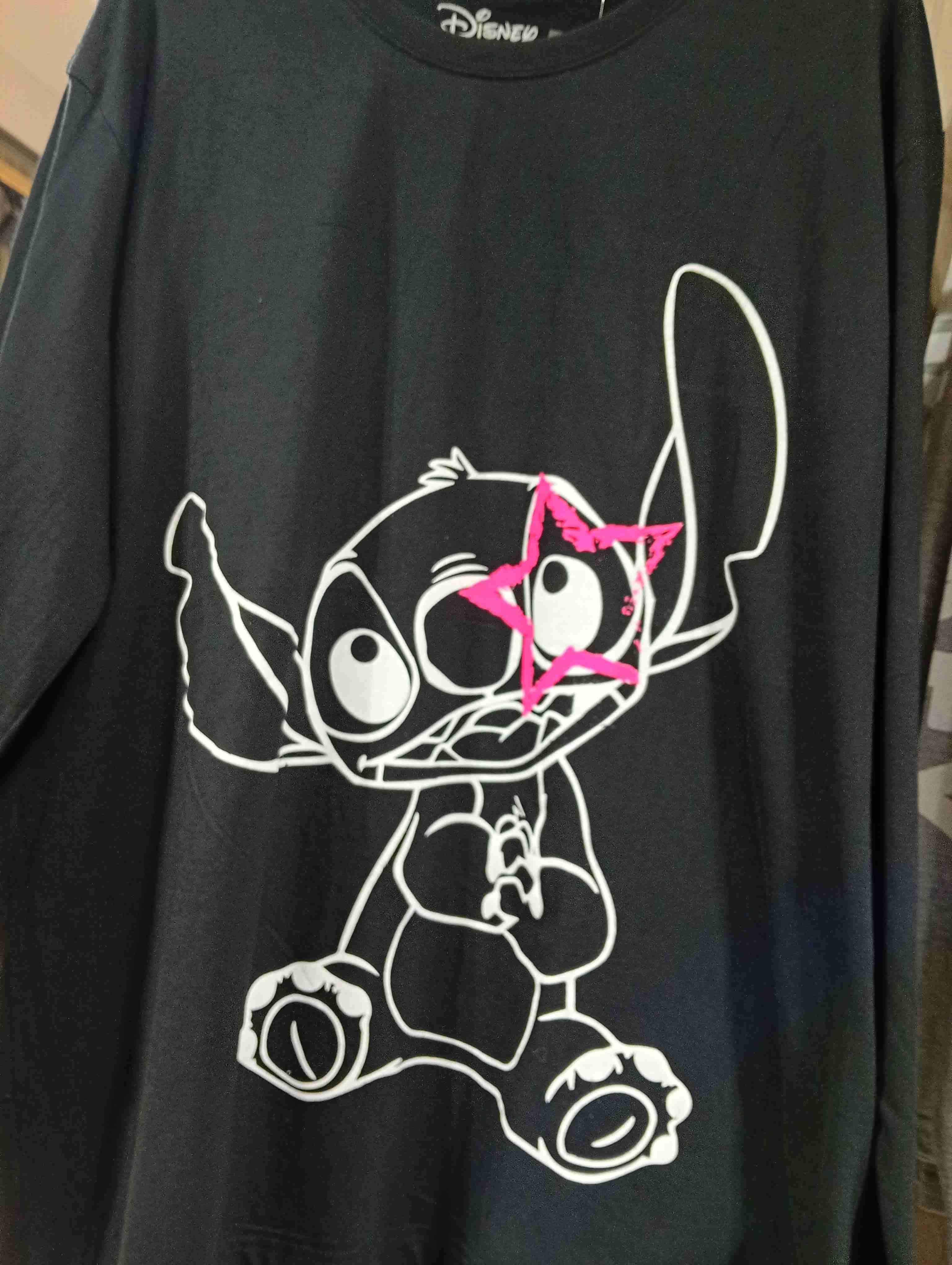 Polera negra manga larga  Stitch Disney