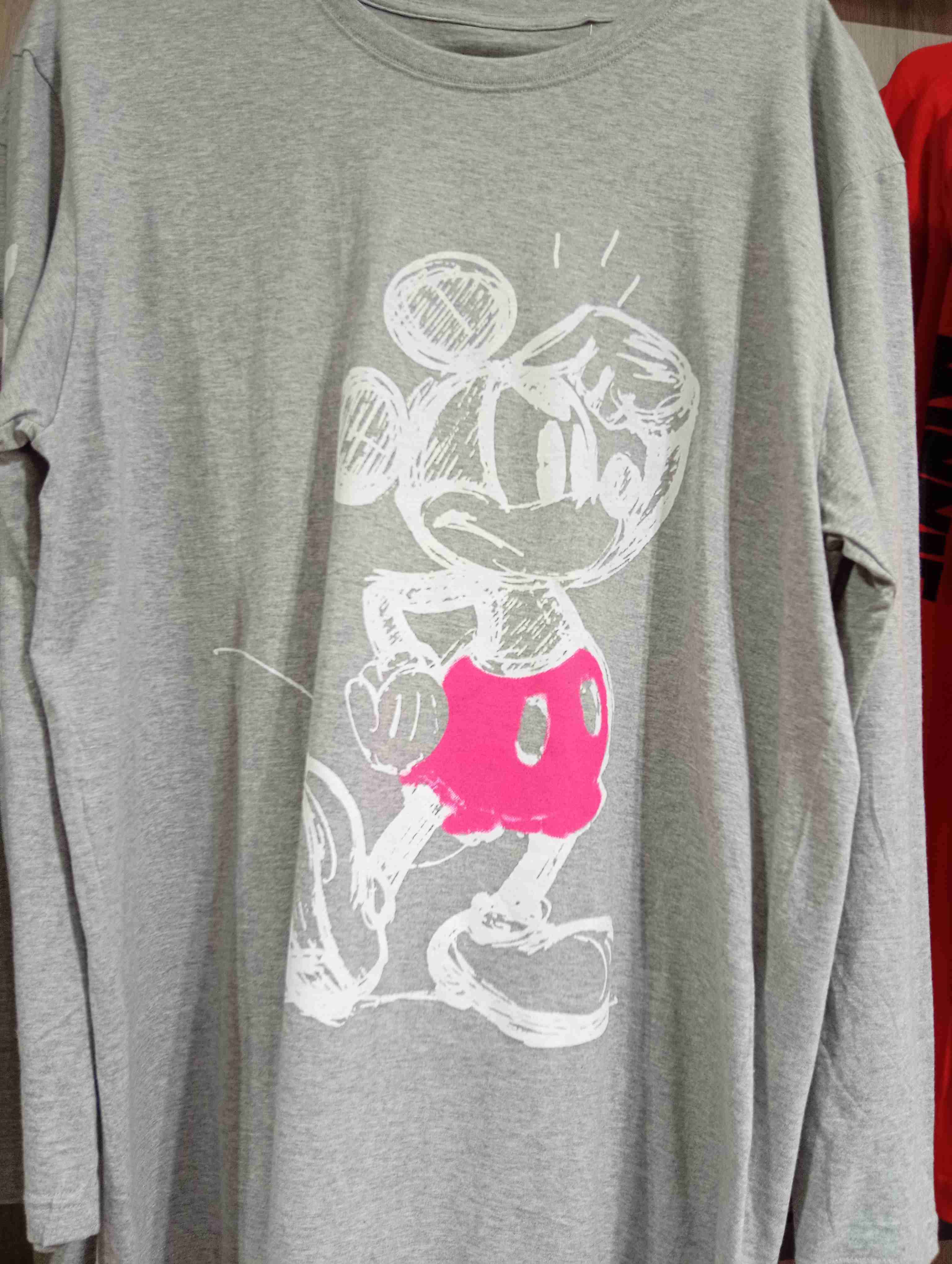 Polera gris algodón con diseño animado Disney