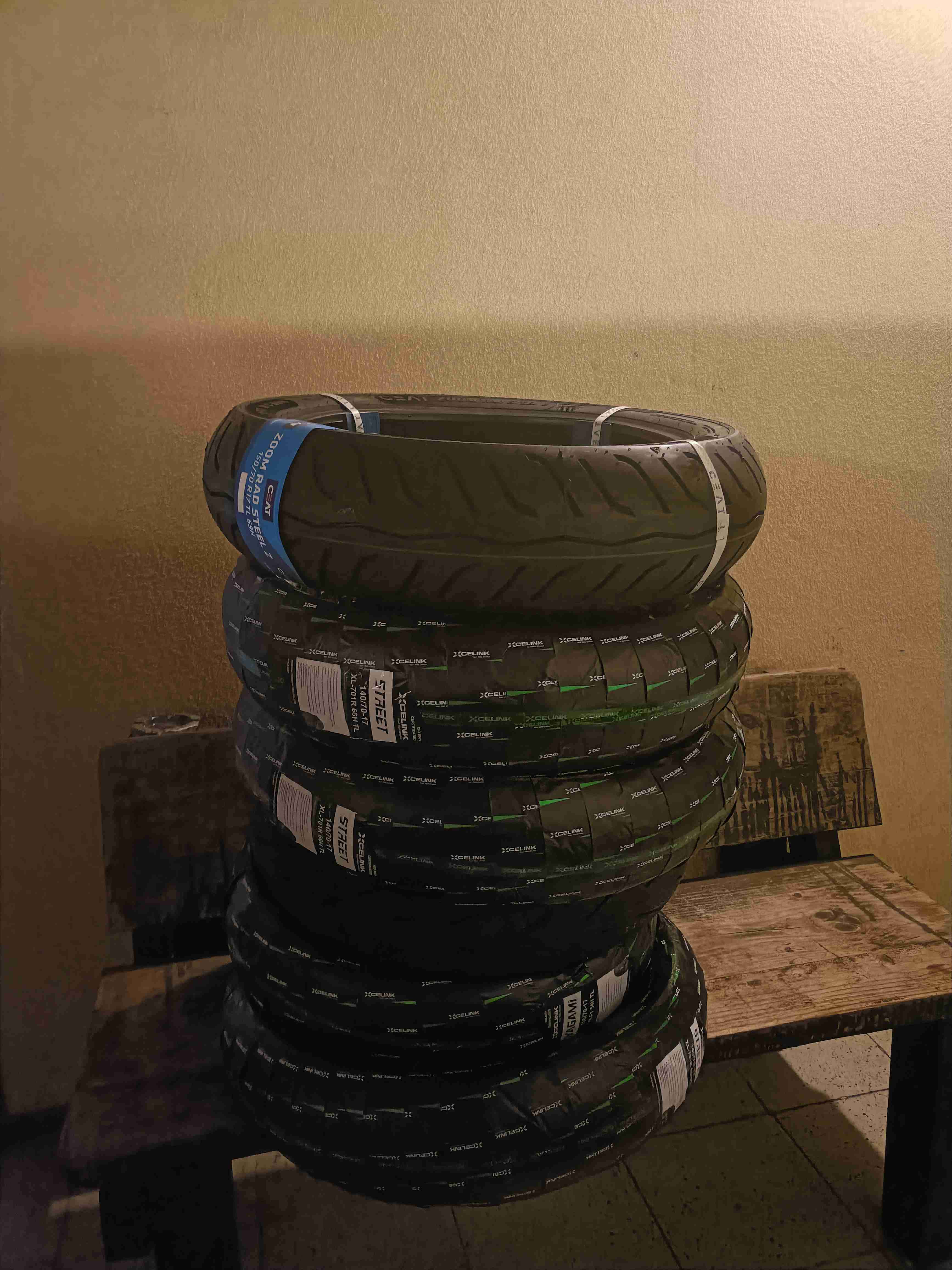 Neumático CEAT para auto - miniatura 2