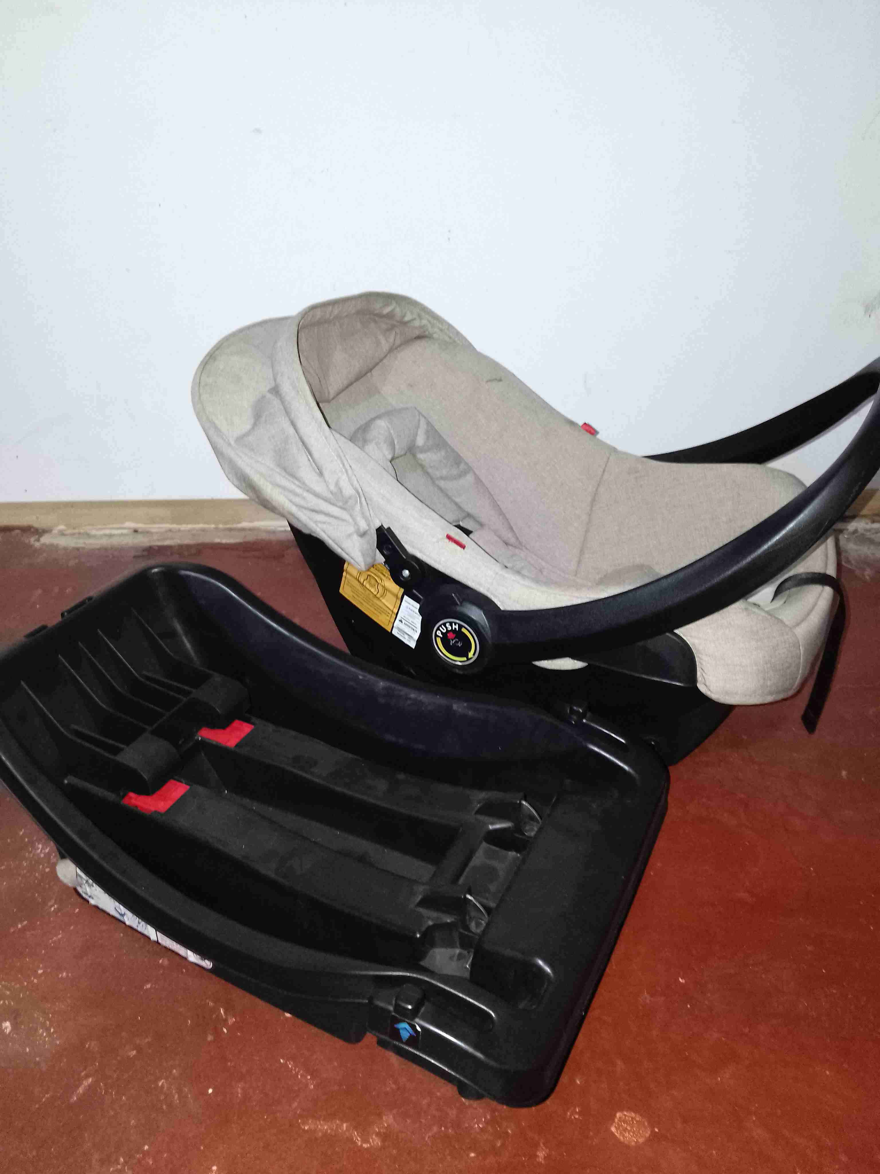 Silla de auto para bebé beige - miniatura 2