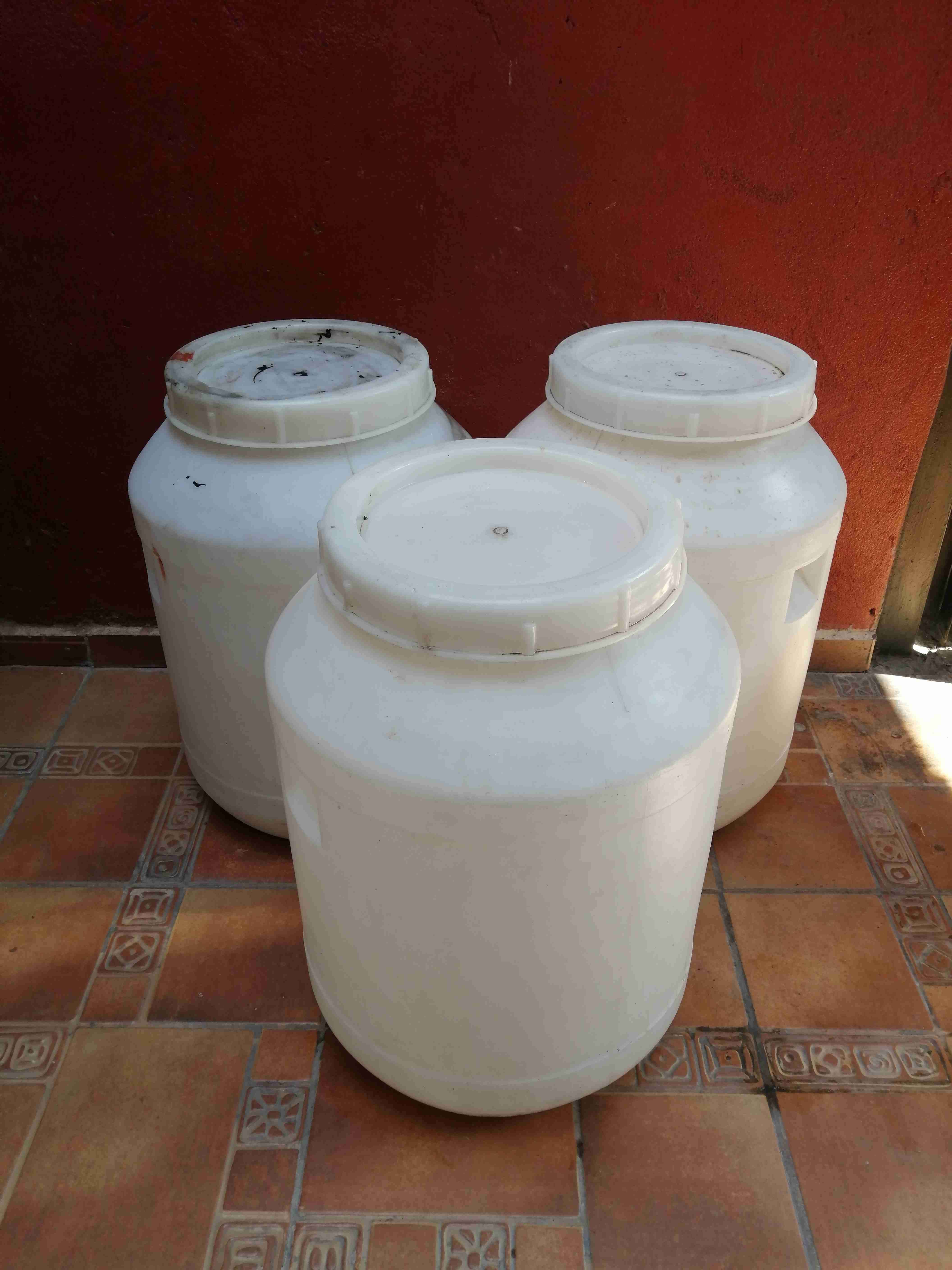 Bidones plásticos 50 litros - miniatura 1