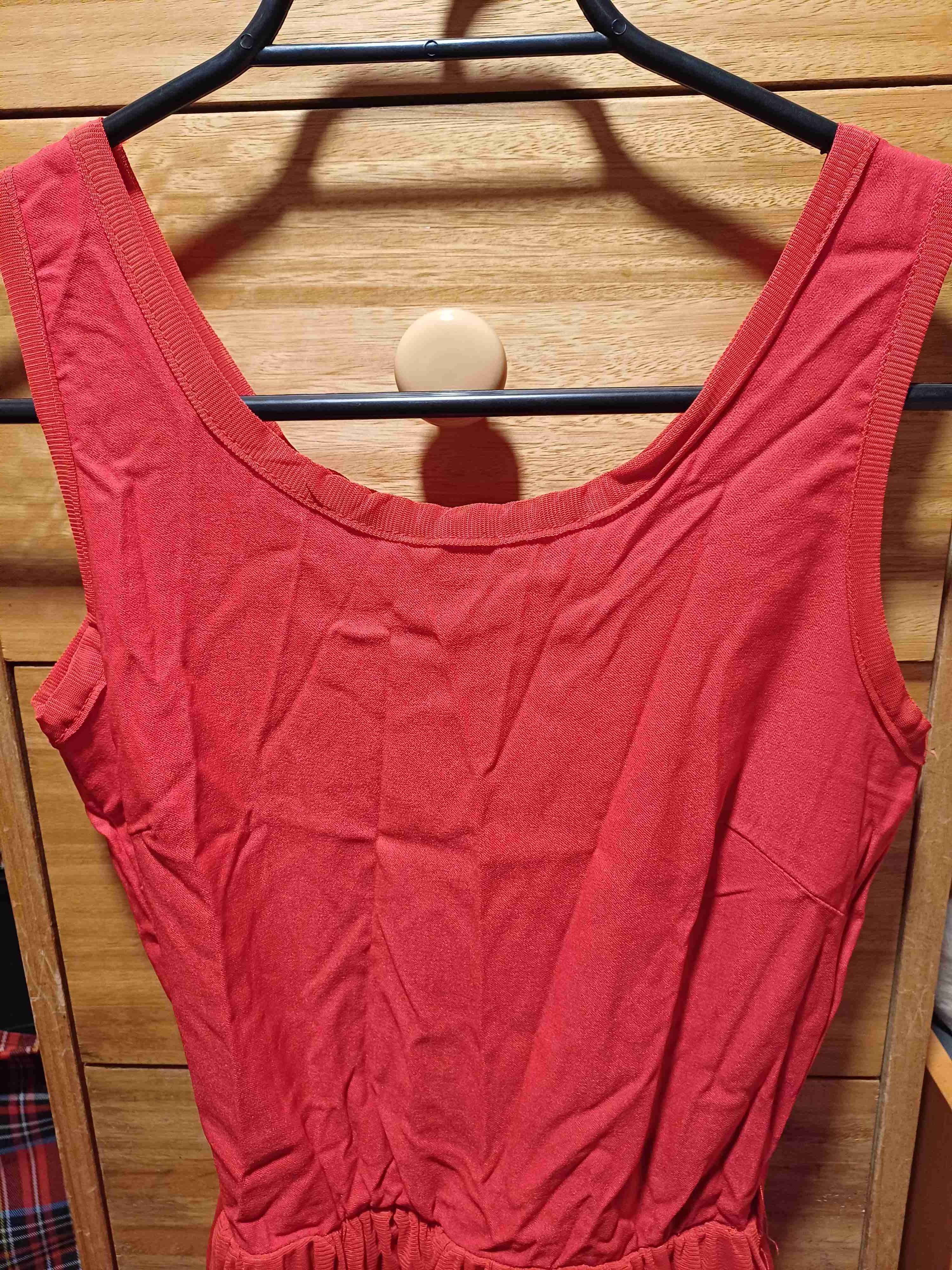 Vestido rojo sin mangas - miniatura 4