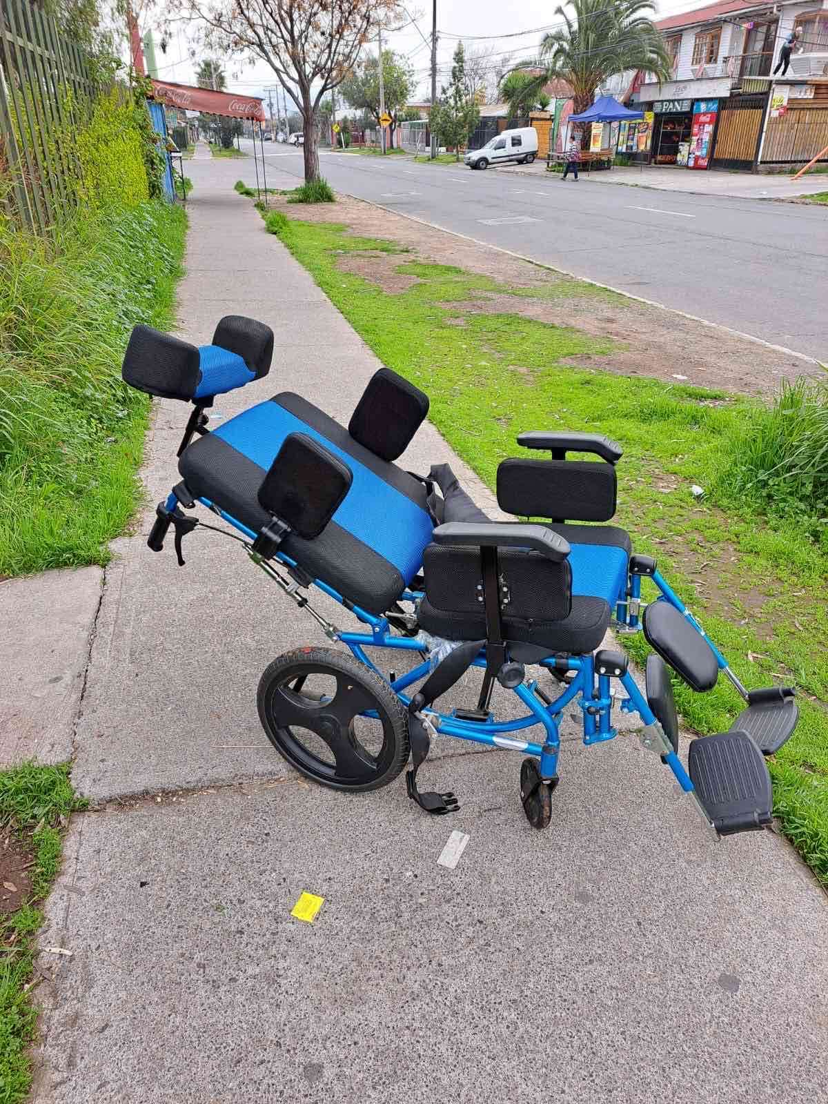 Silla de ruedas ortopédica de adulto - miniatura 1