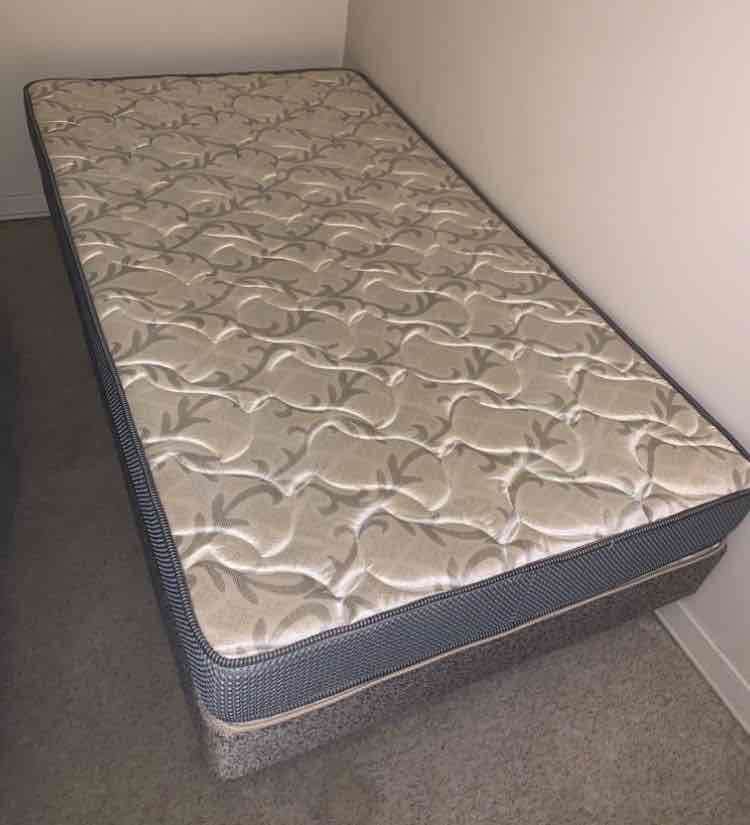 Cama 1 1/2 marca mantehue usada 3 veces - miniatura 2