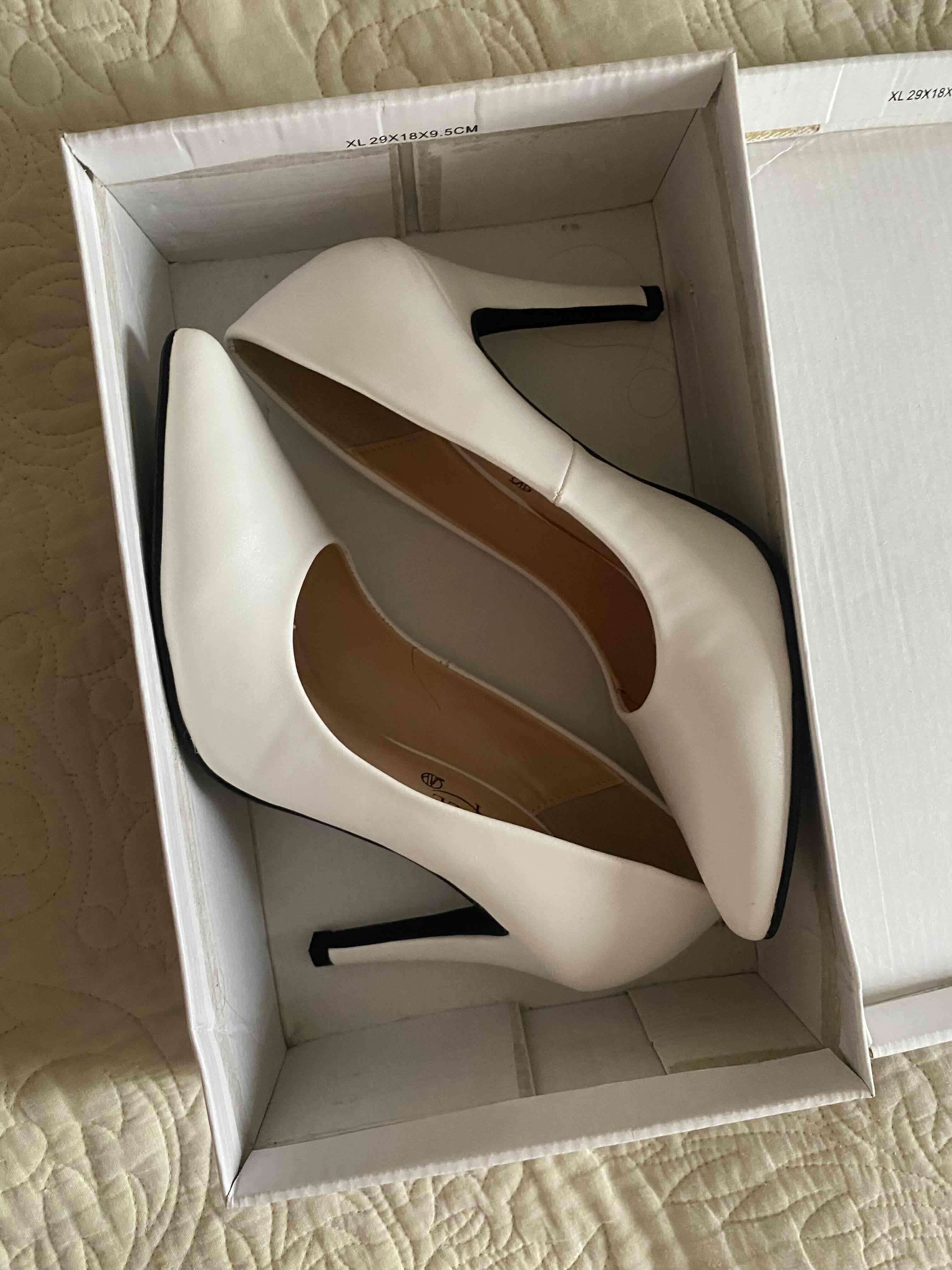 Zapatos de taco alto blancos - miniatura 2